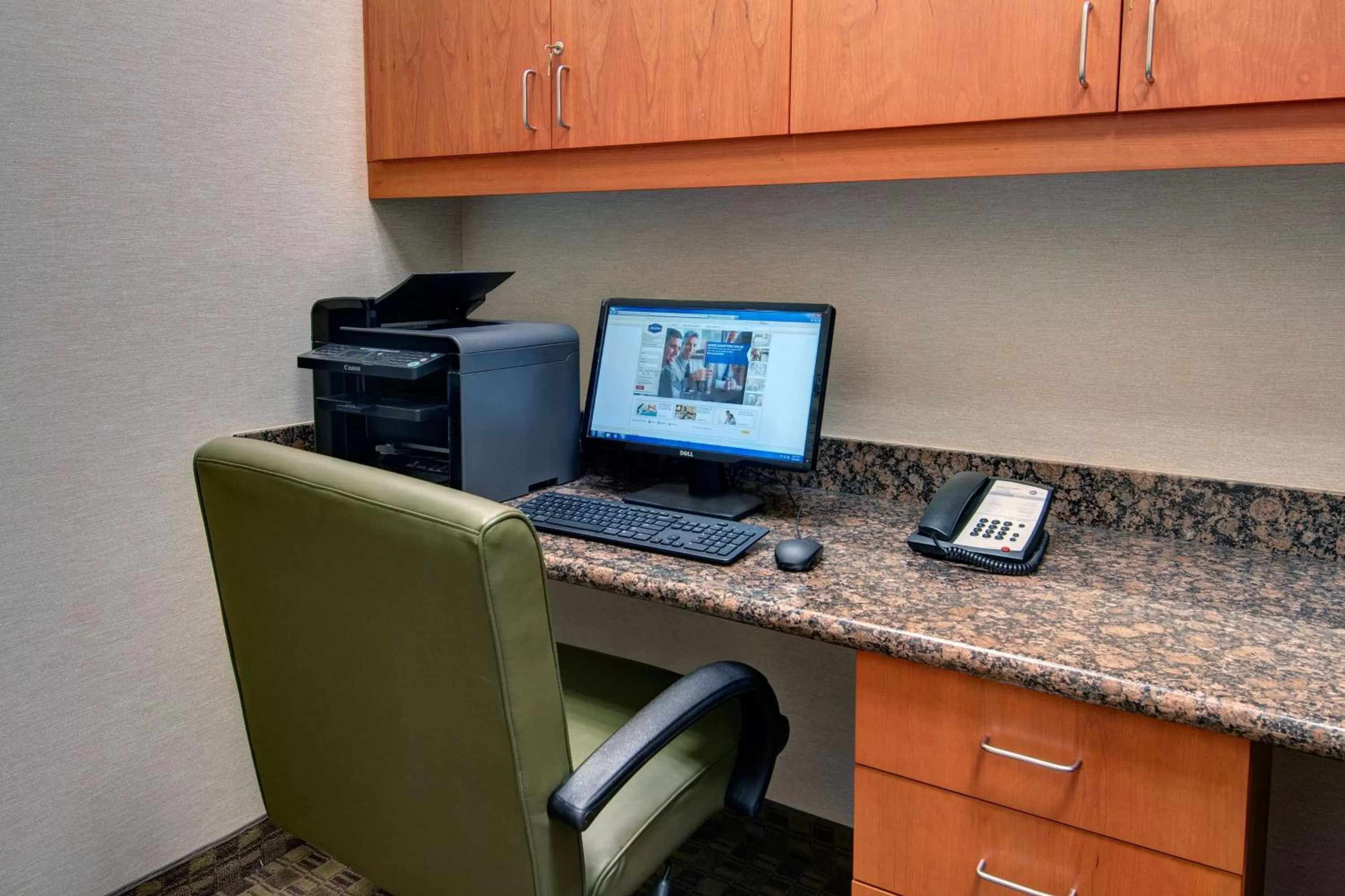 Business facilities in Hampton Inn & Suites Astoria