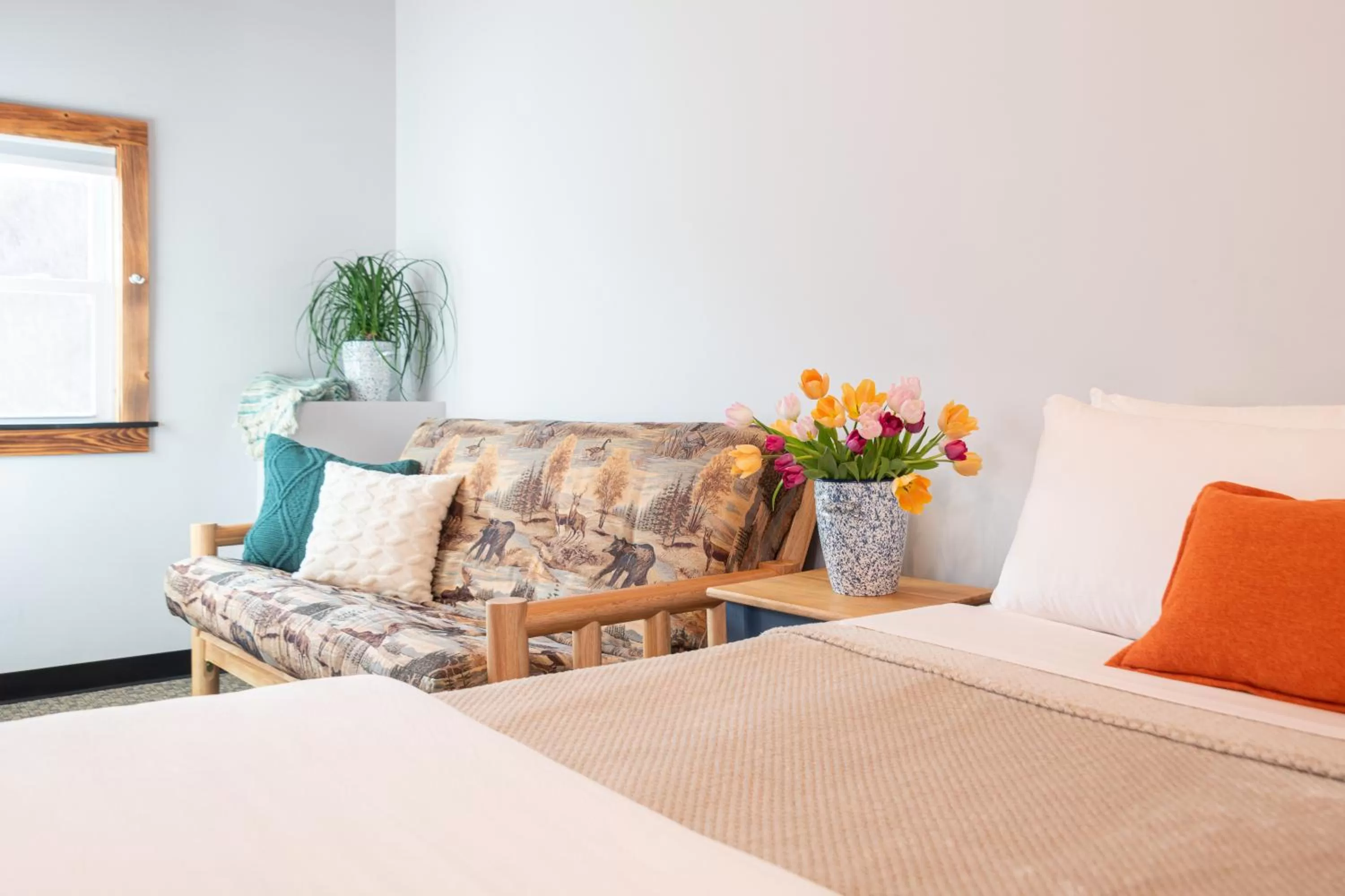 Bedroom, Seating Area in Mad River Lodge