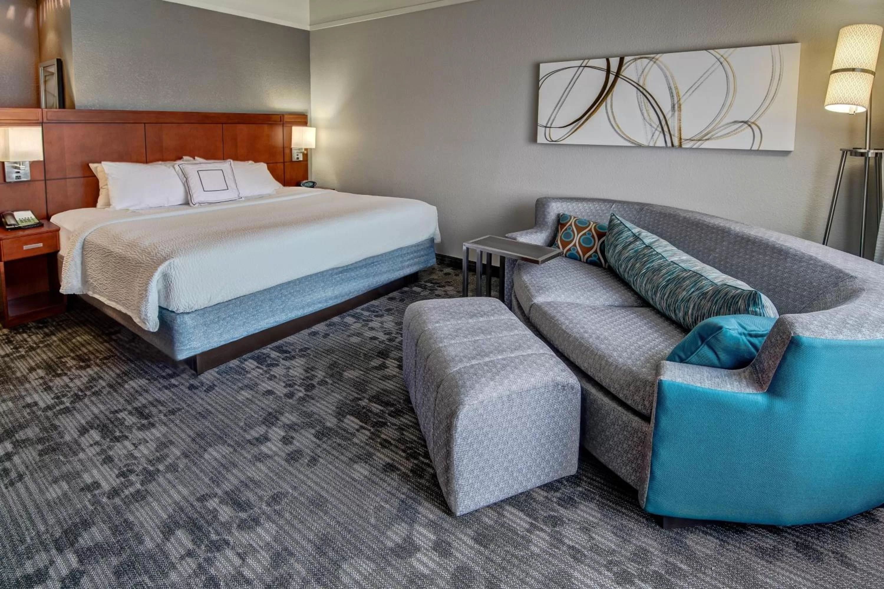 Photo of the whole room, Bed in Courtyard by Marriott Troy