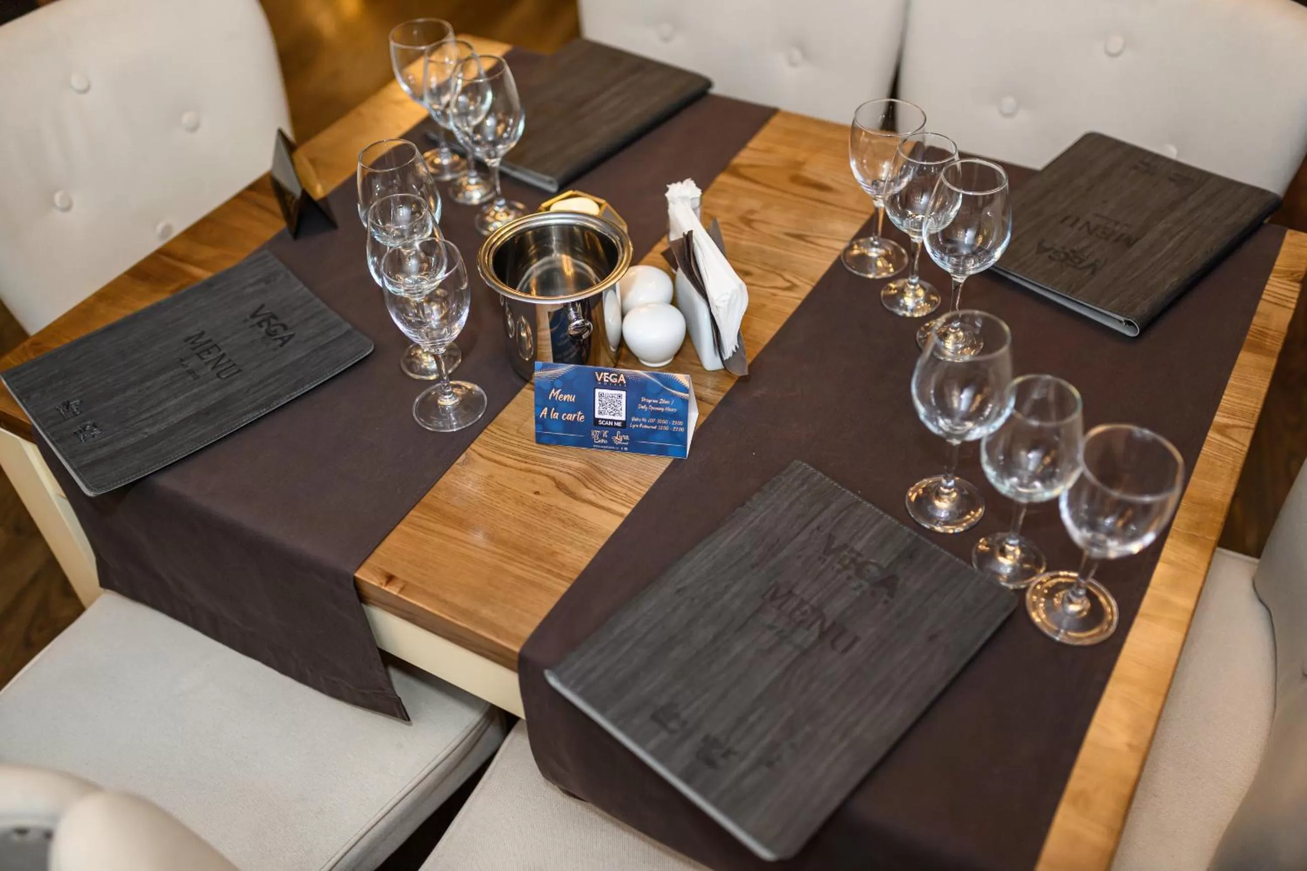 Restaurant/places to eat in Faleza Hotel by Vega