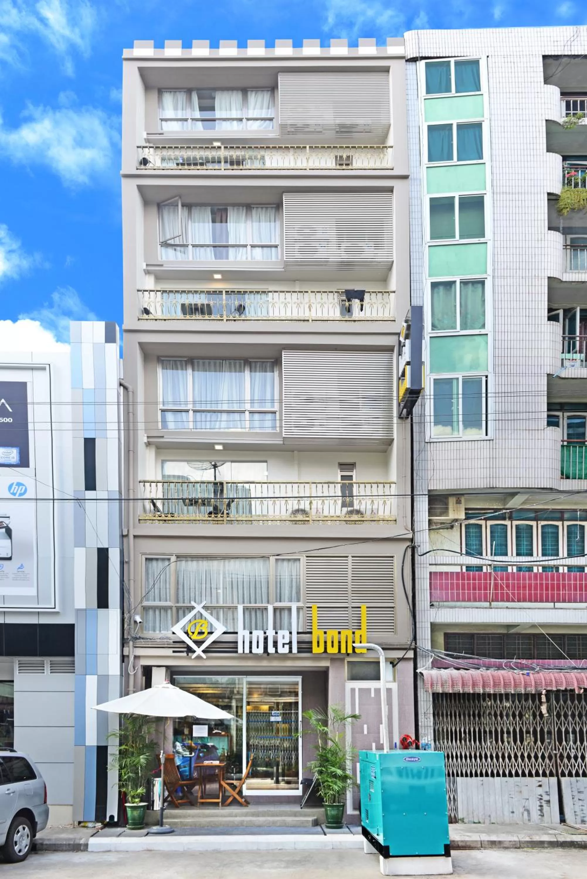 Property building in Hotel Bond