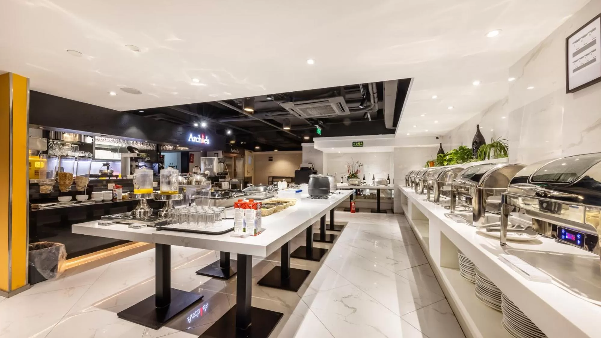 Restaurant/places to eat in Starr Hotel Shanghai (Shanghai Railway Station)