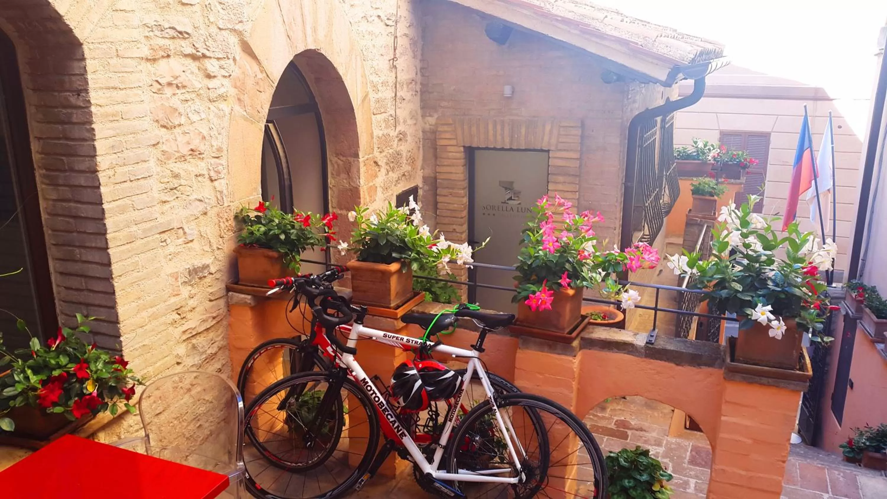 Patio in Hotel Sorella Luna
