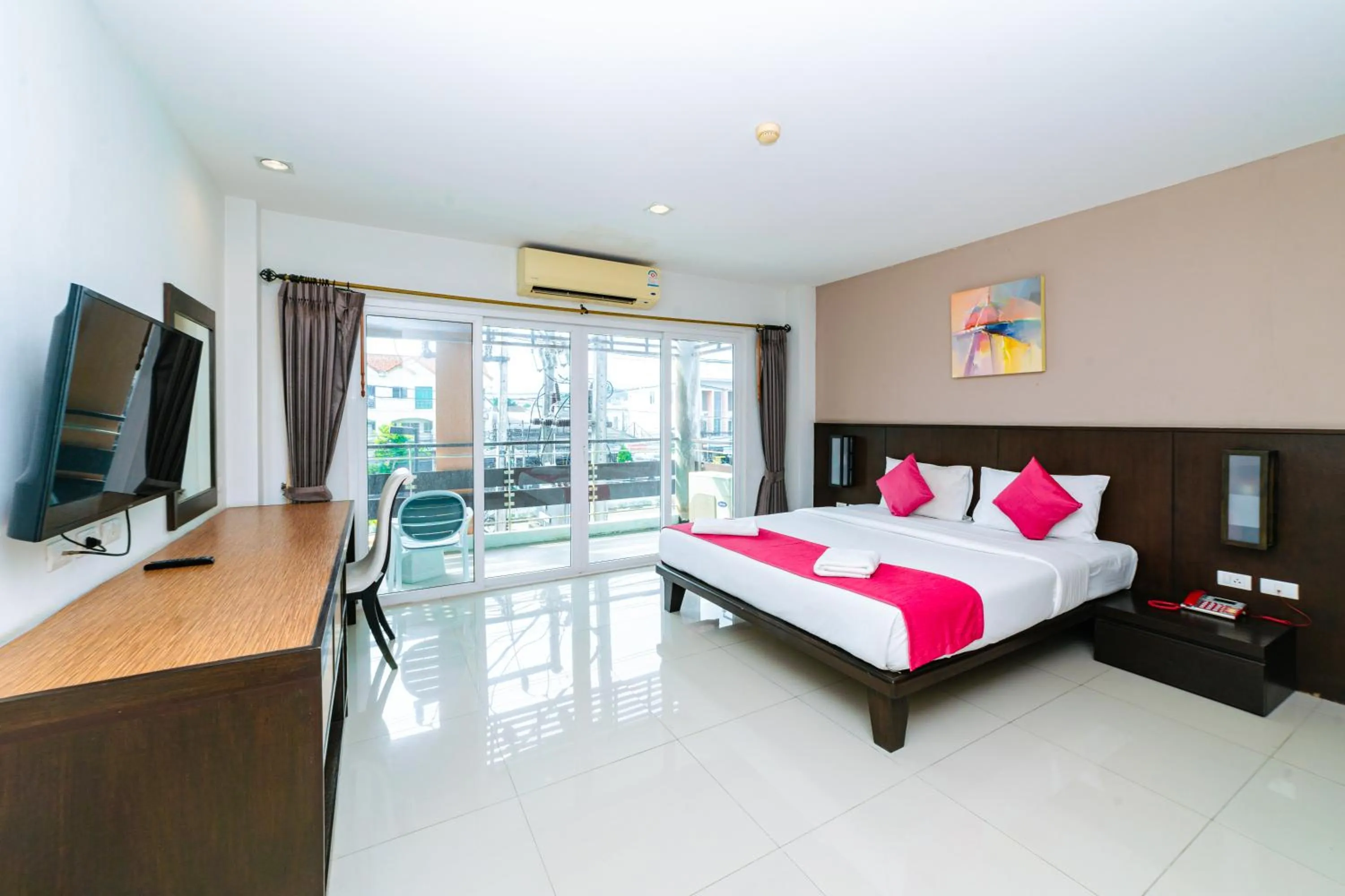 Bed in Ratana Hotel Sakdidet, PHUKET TOWN