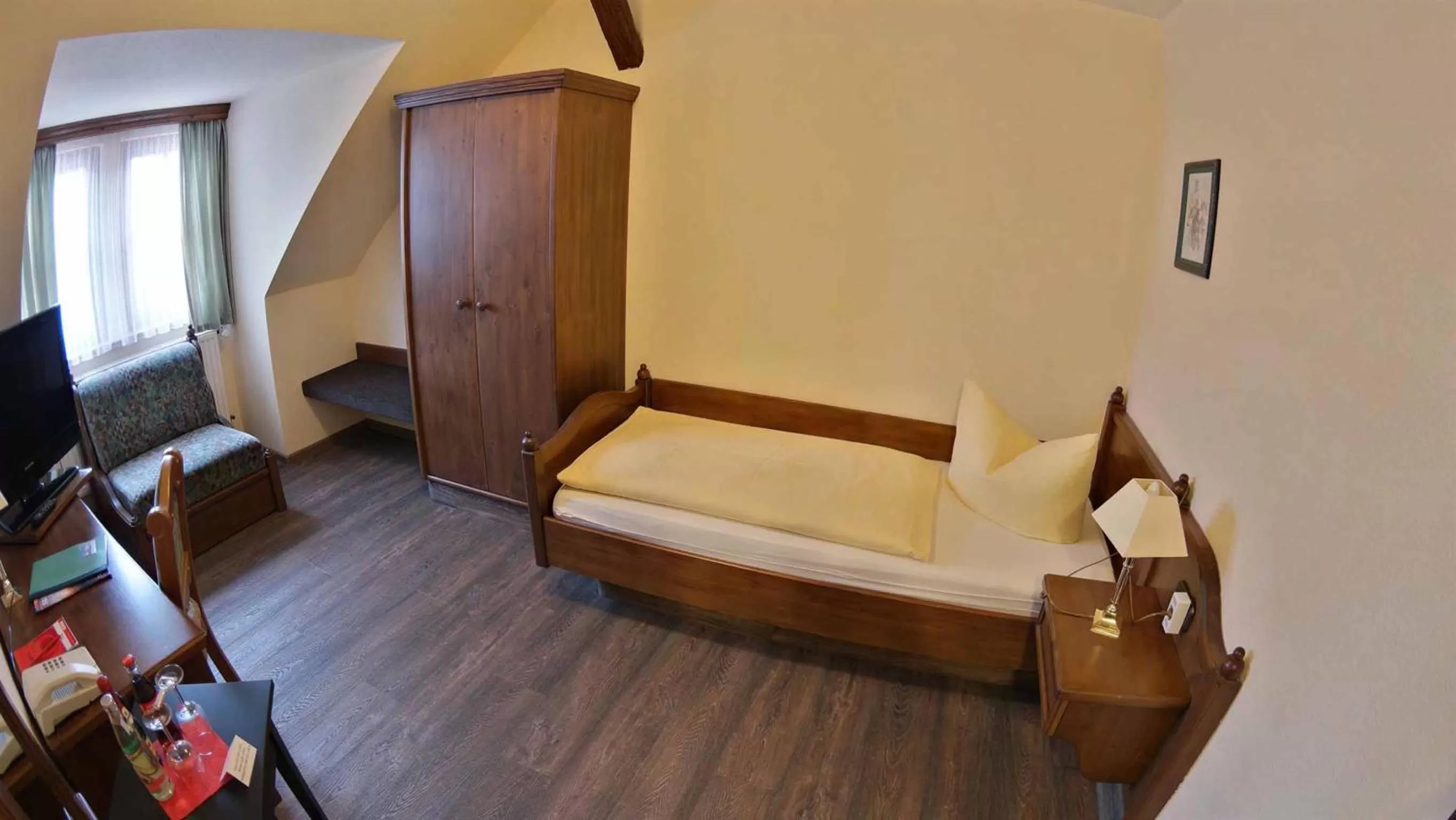 Photo of the whole room, Bed in Hotel und Restaurant Rittergut Kreipitzsch