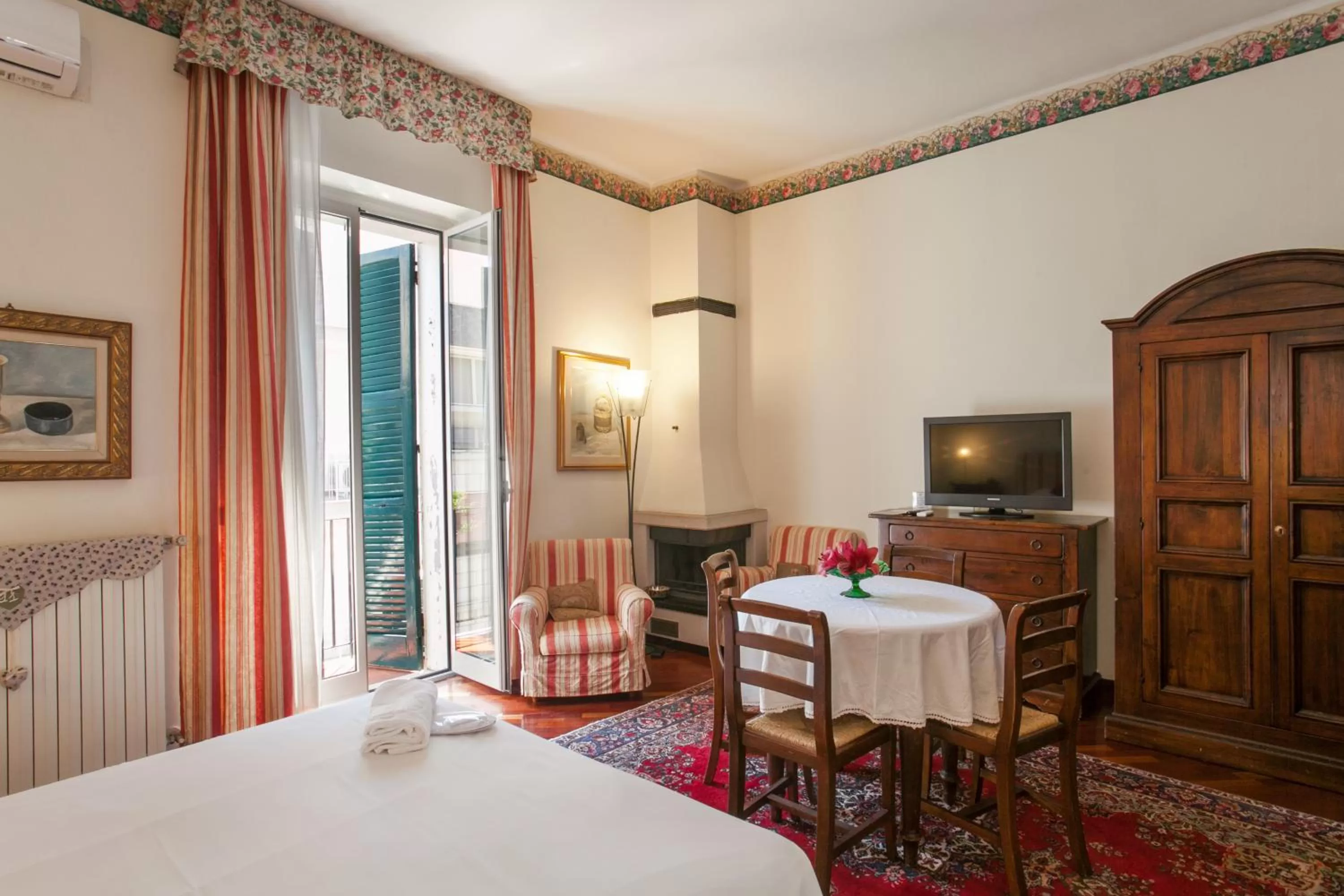 Balcony/Terrace, Bed in Zodiacus Residence