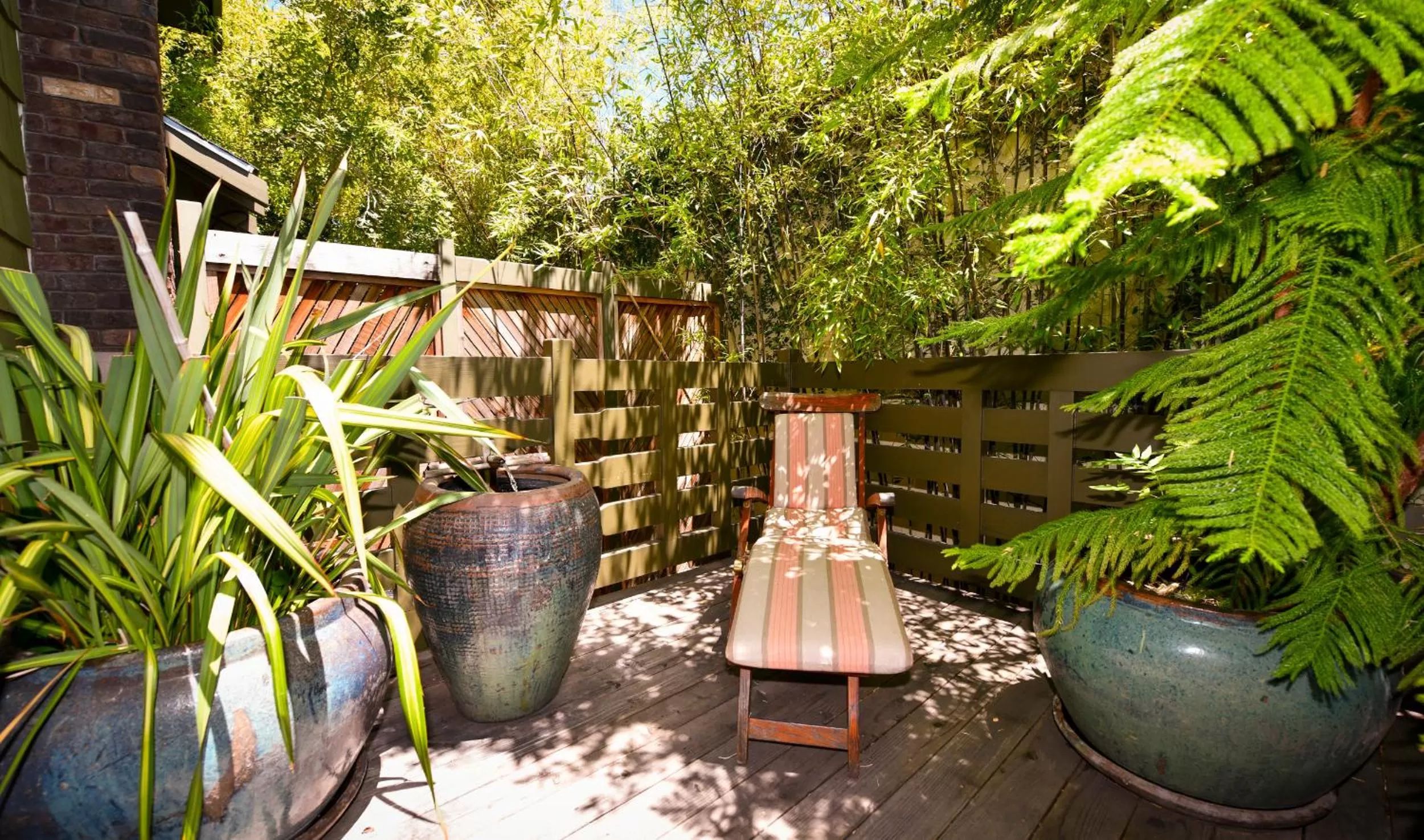 Patio in Blackbird Inn