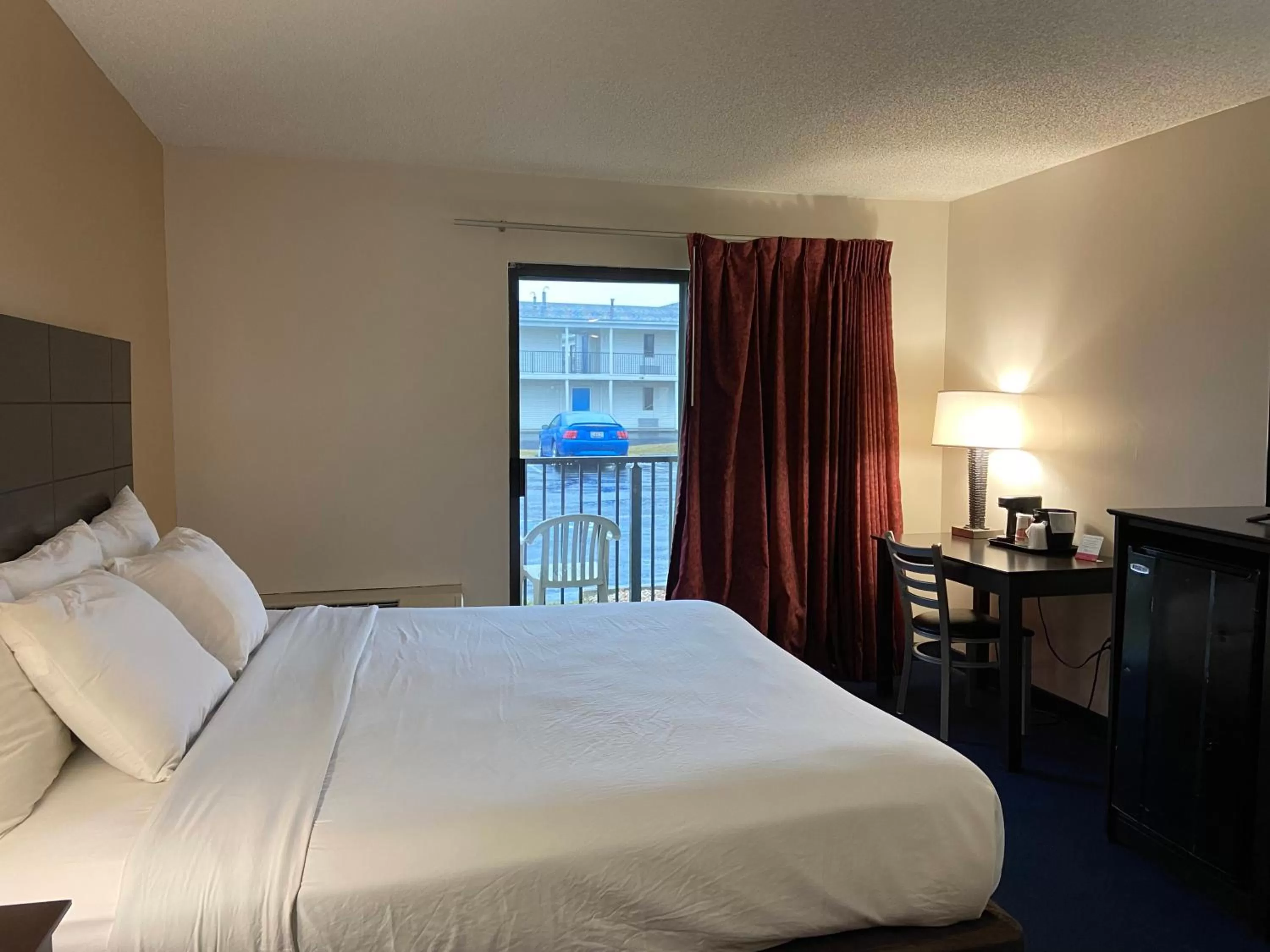 Bed in Econo Lodge Inn & Suites Rehoboth Beach