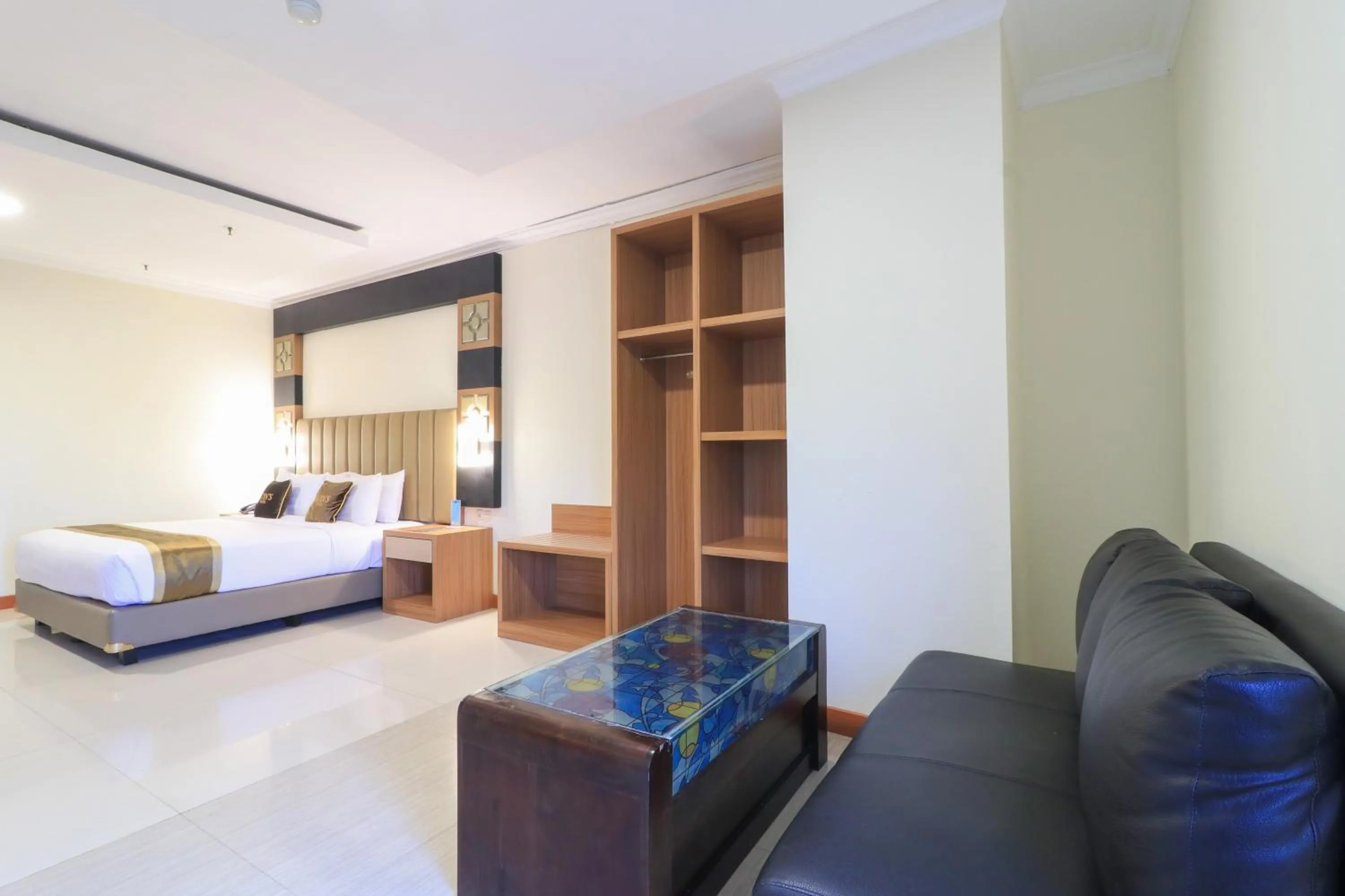 Photo of the whole room, Bed in Coins Hotel Jakarta