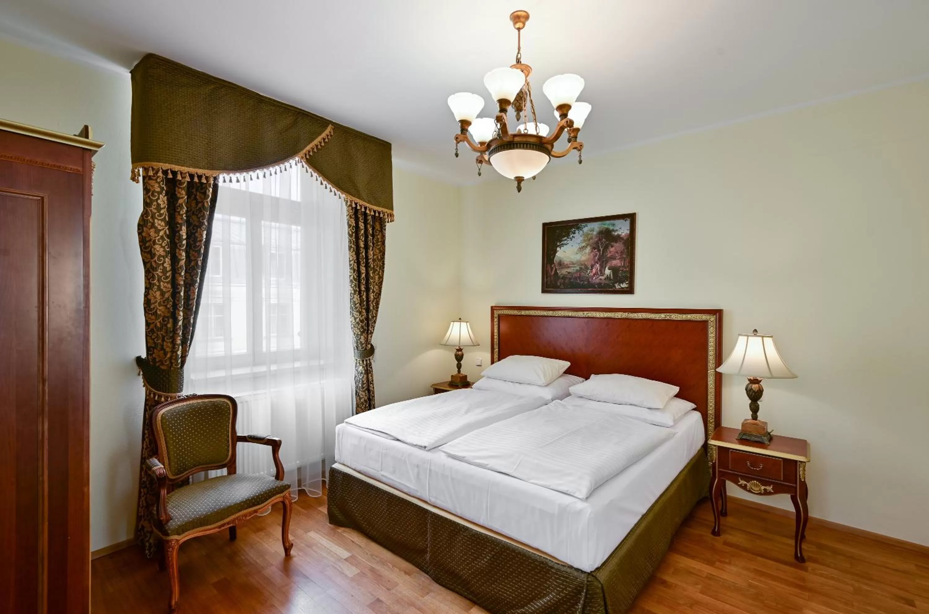 Bedroom, Bed in Residence Romanza