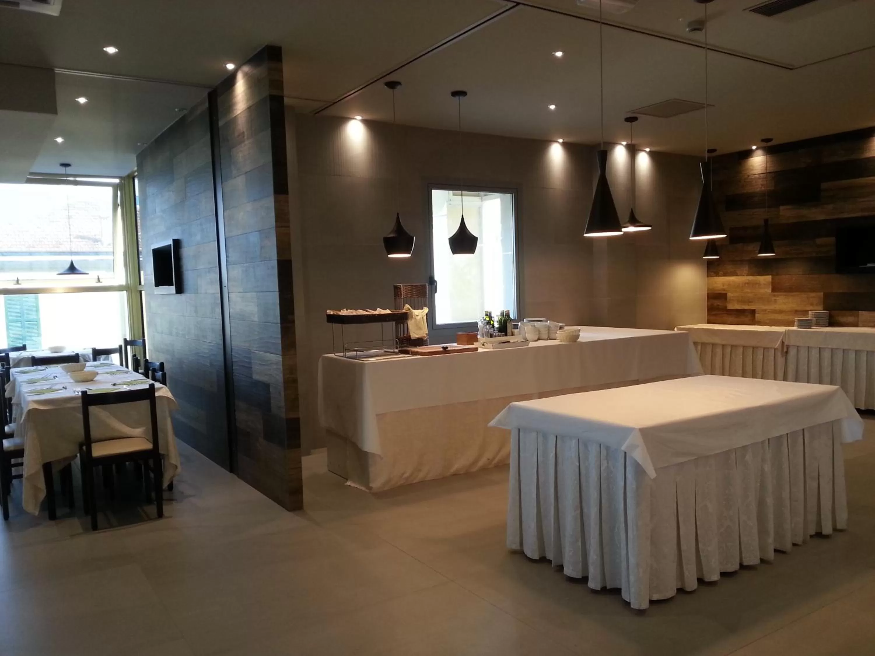 Restaurant/places to eat in AmbientHotels Panoramic