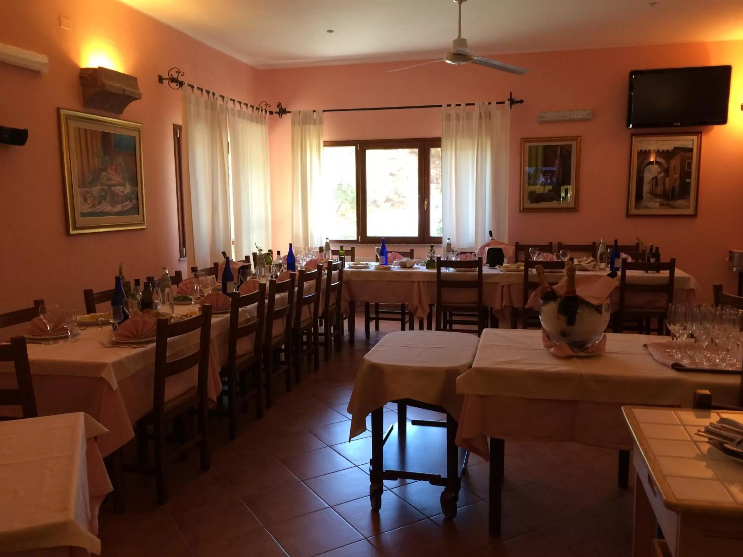 Restaurant/places to eat in Il Castello