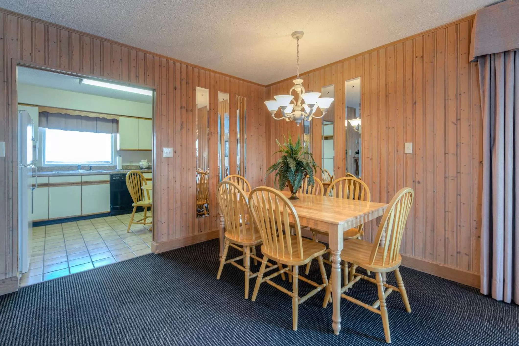 Dining Area in Kingfisher Inn