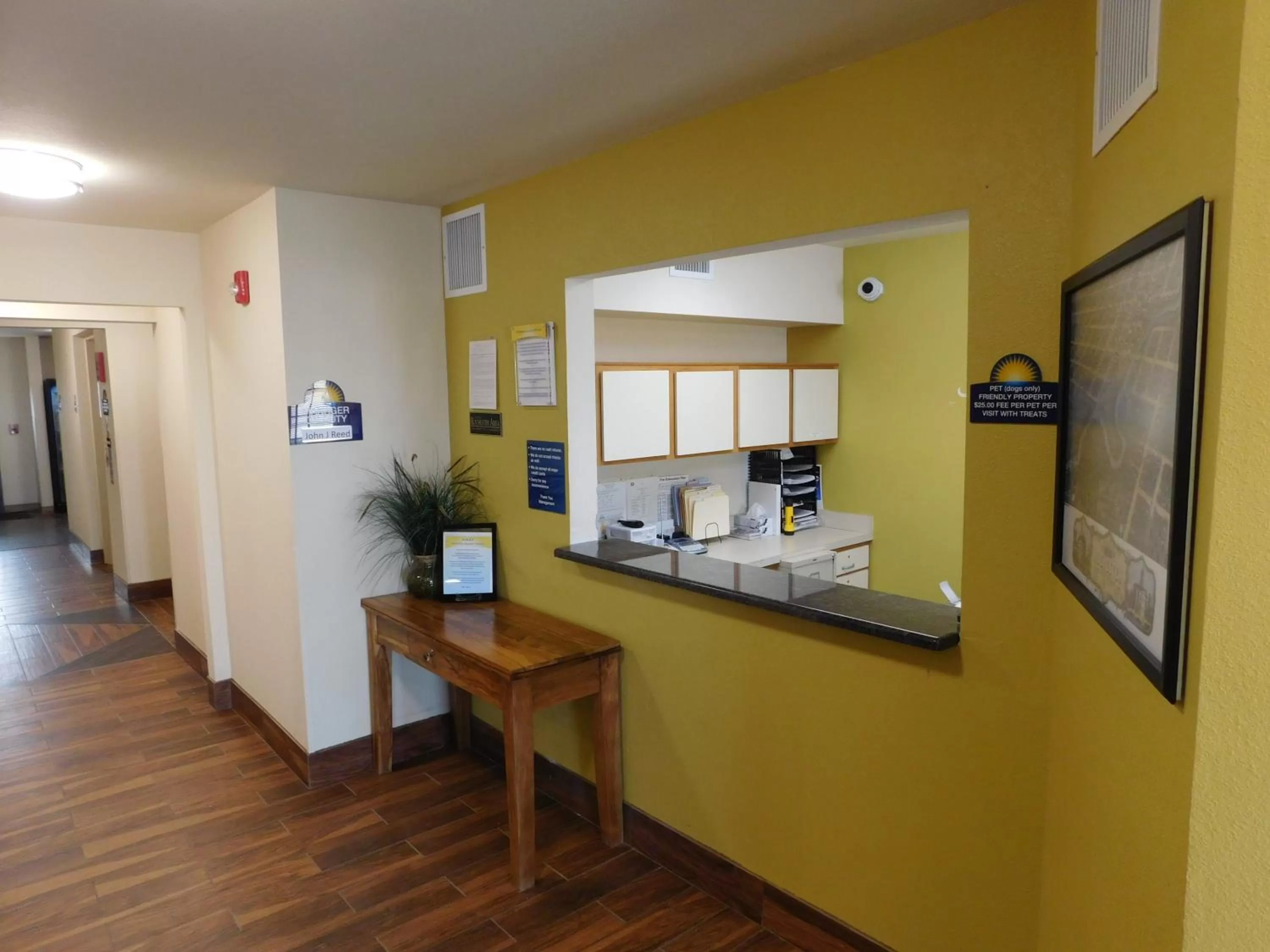 Lobby or reception in Days Inn & Suites by Wyndham Rochester South