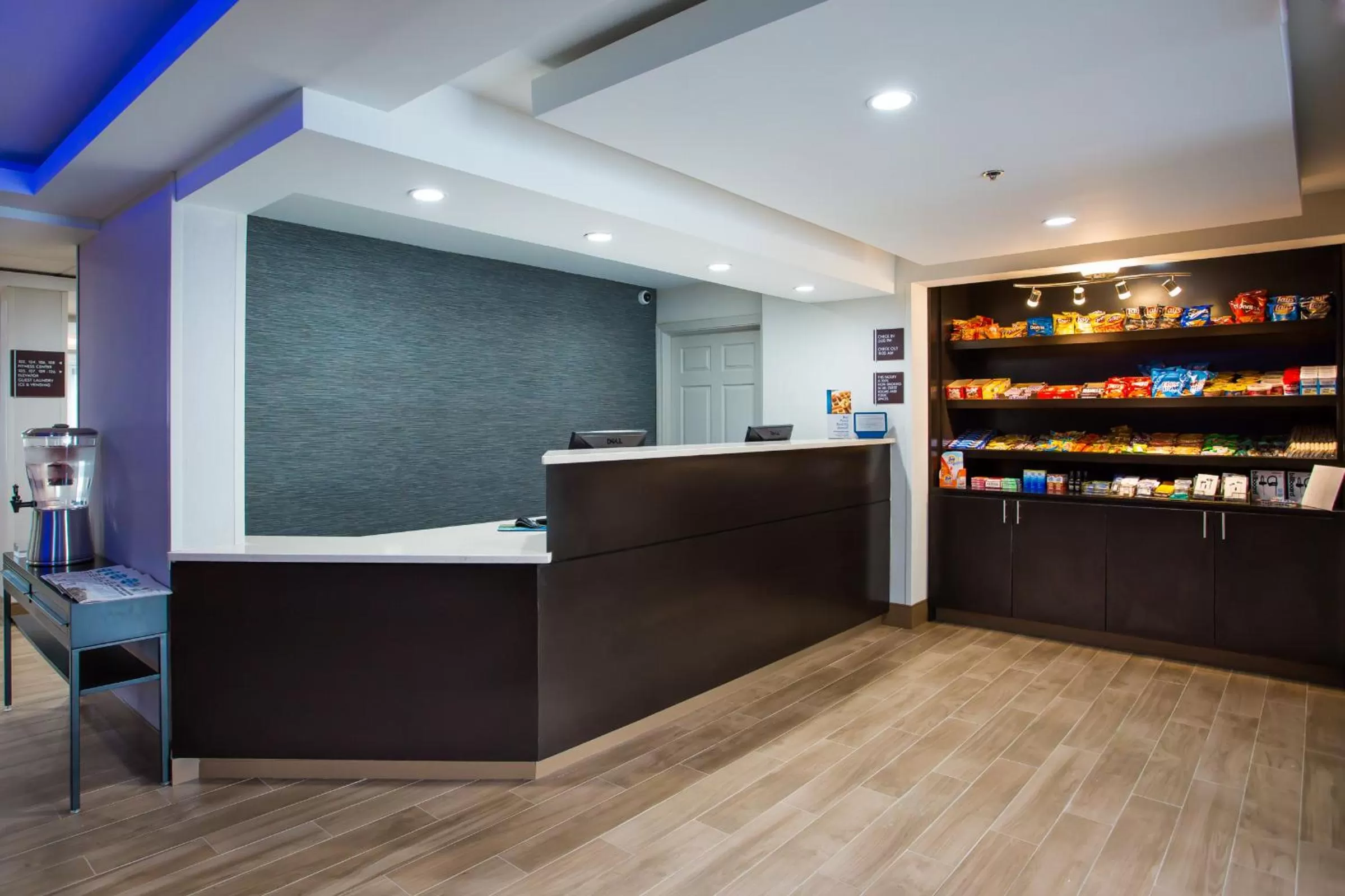 Lobby or reception in Milford Inn