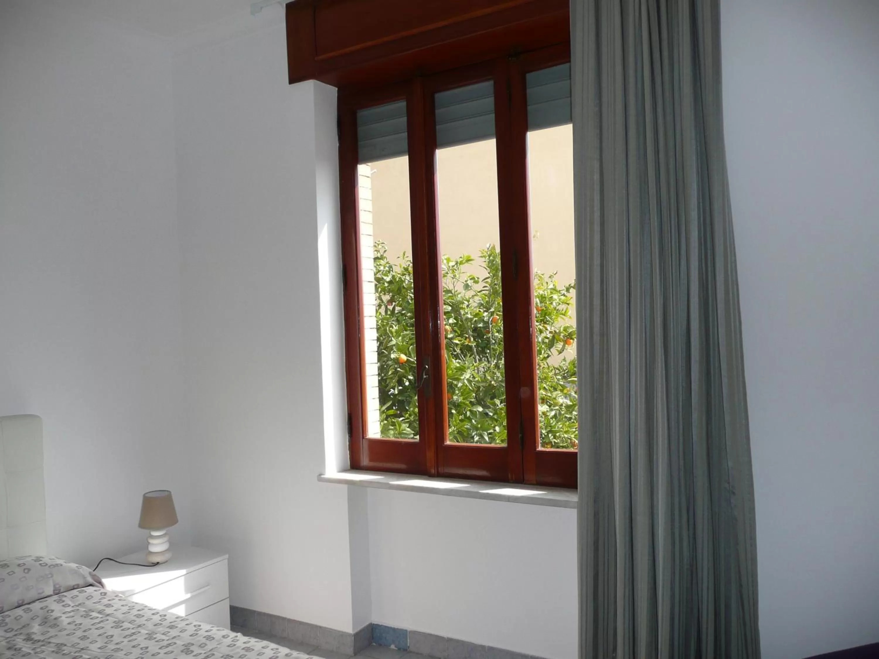 Photo of the whole room in Garden House