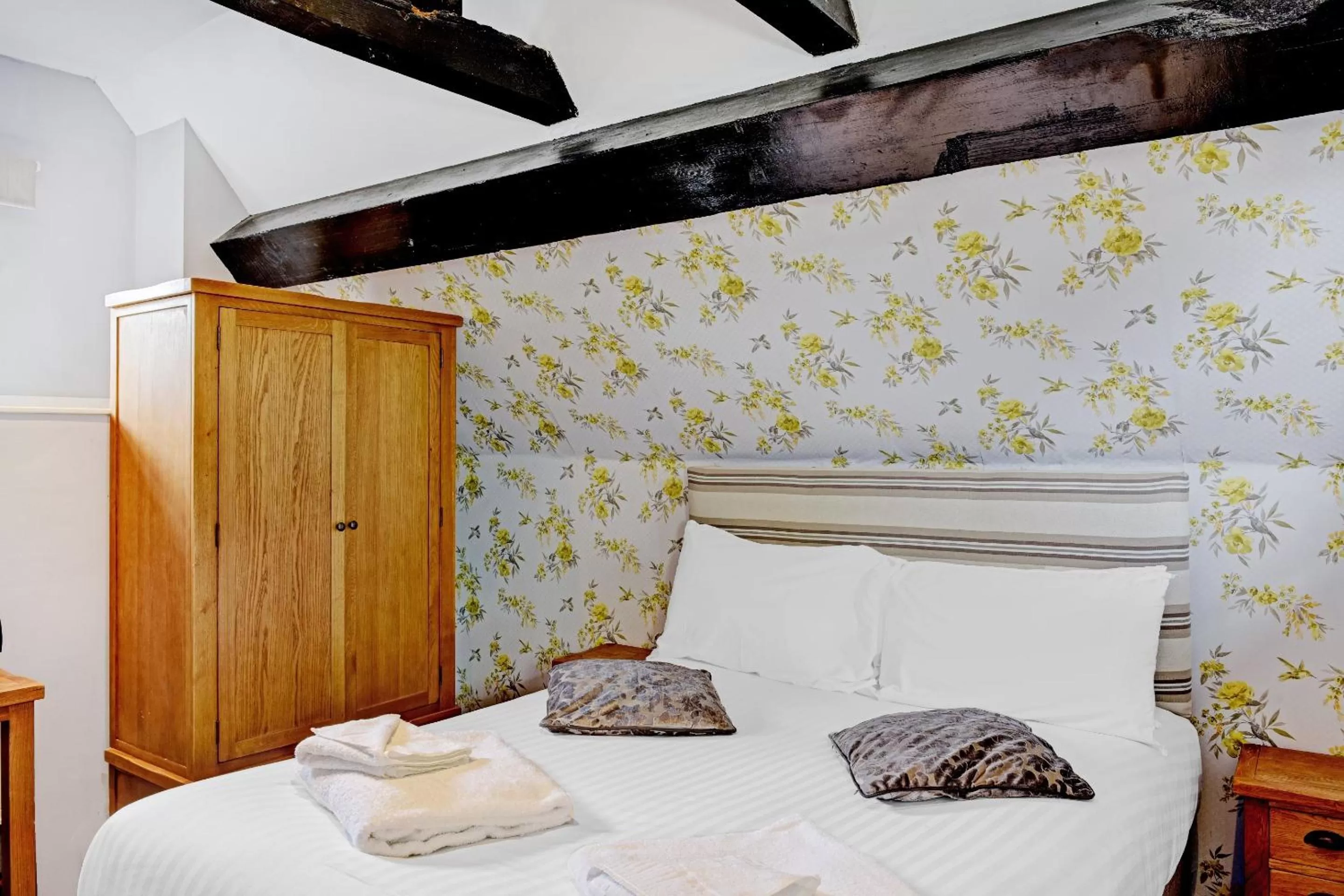 Bedroom in OYO Dovecote Hotel