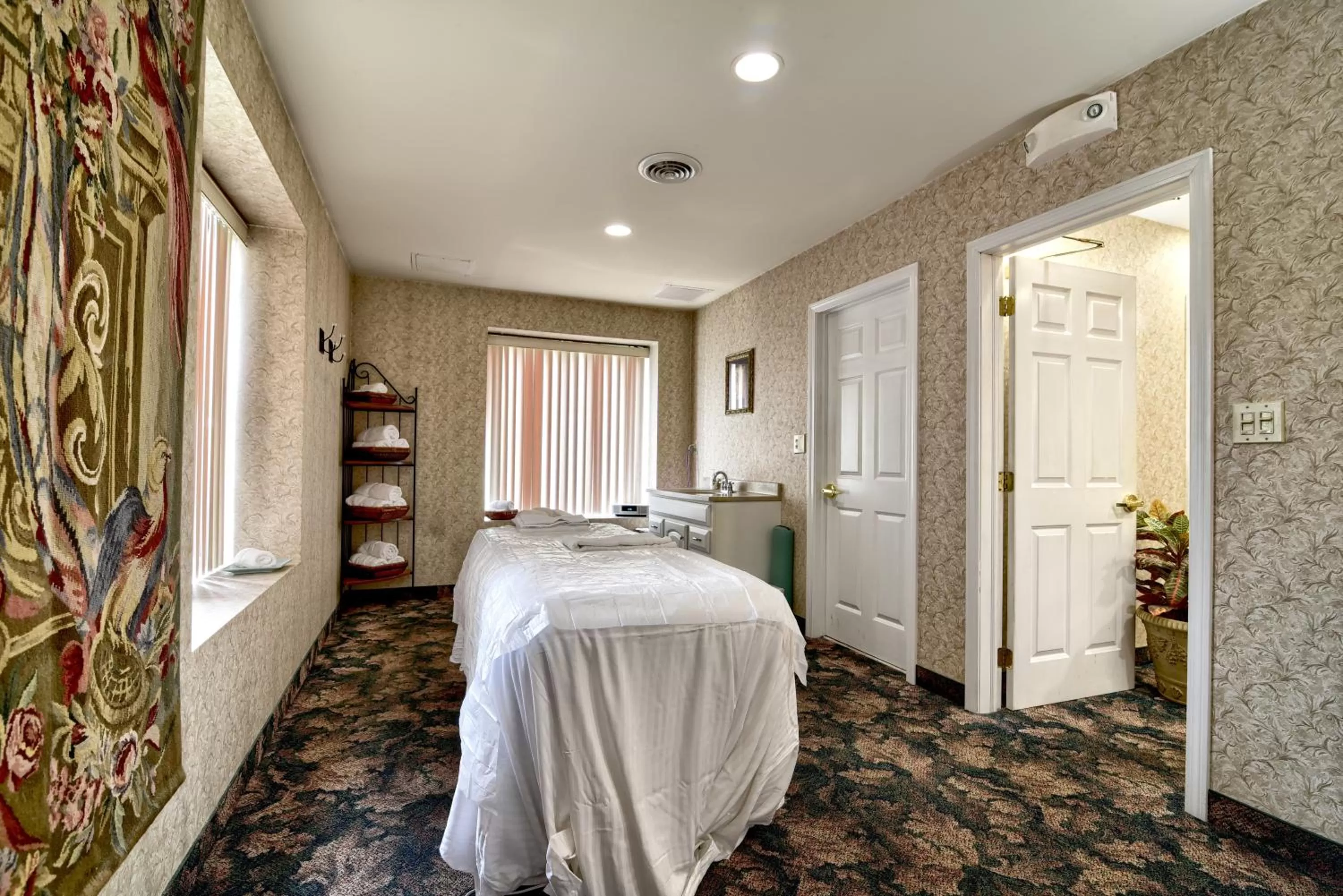 Spa and wellness centre/facilities, Bed in Roosevelt Inn & Suites Saratoga Springs