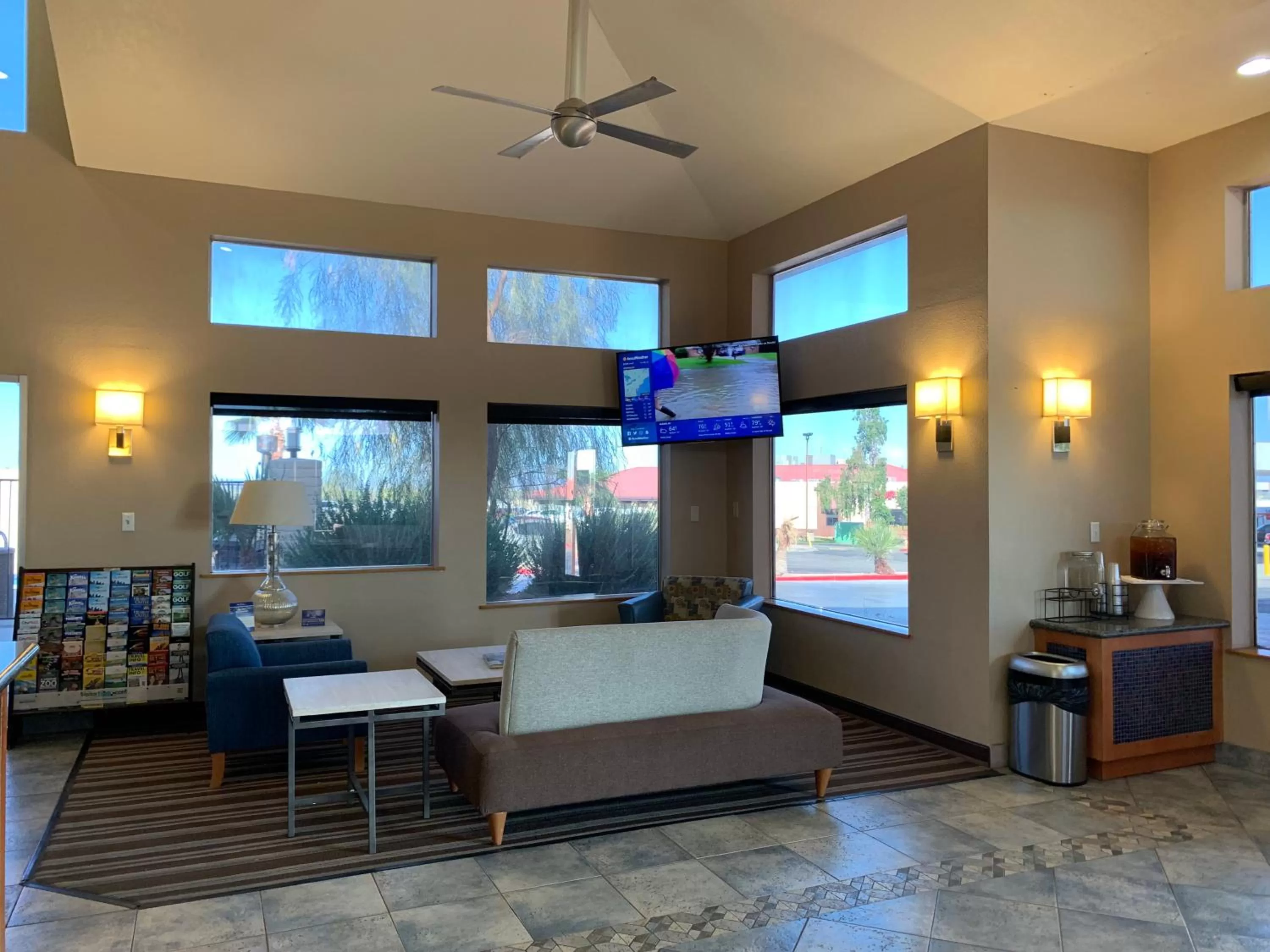 Lobby or reception in Best Western Desert Oasis