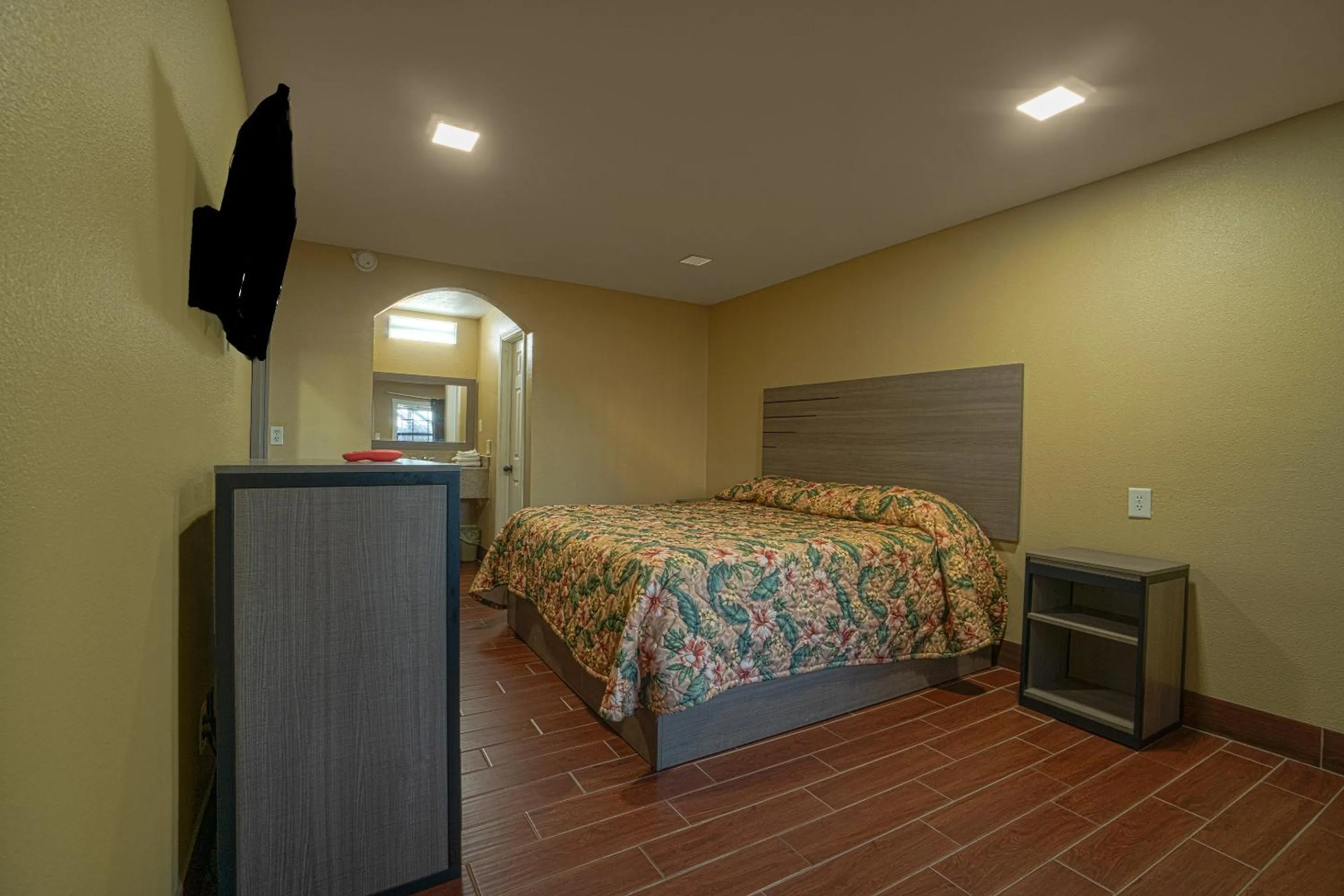 Bedroom, Bed in Days Inn by Wyndham Aransas Pass