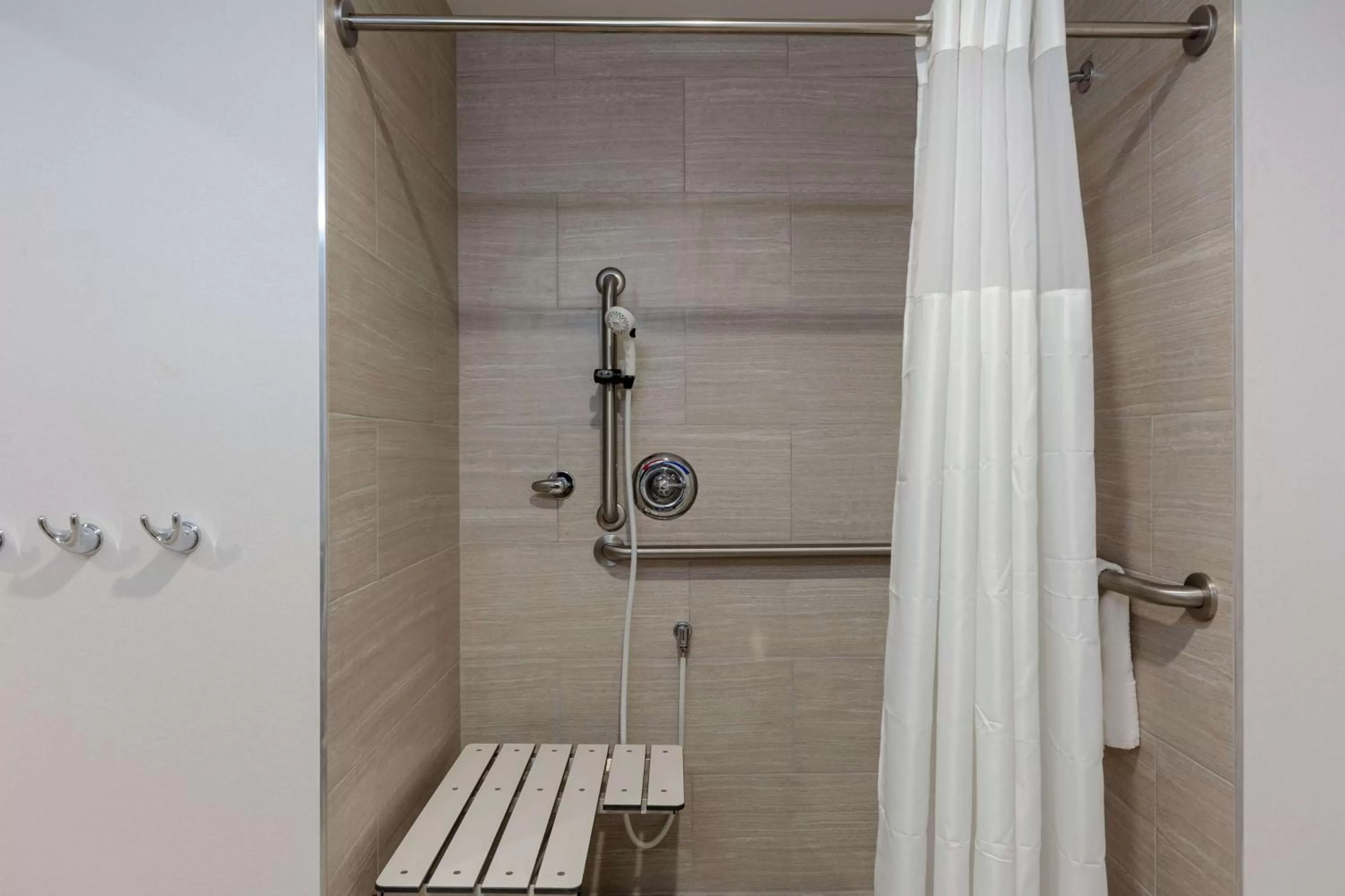 Bathroom in Hampton Inn Wetumpka