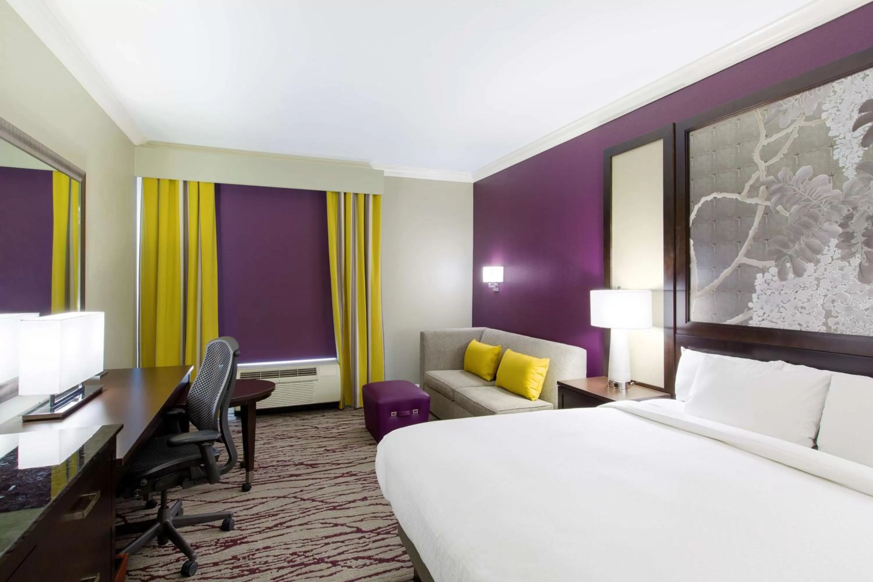 Bedroom, Bed in DoubleTree by Hilton Historic Savannah