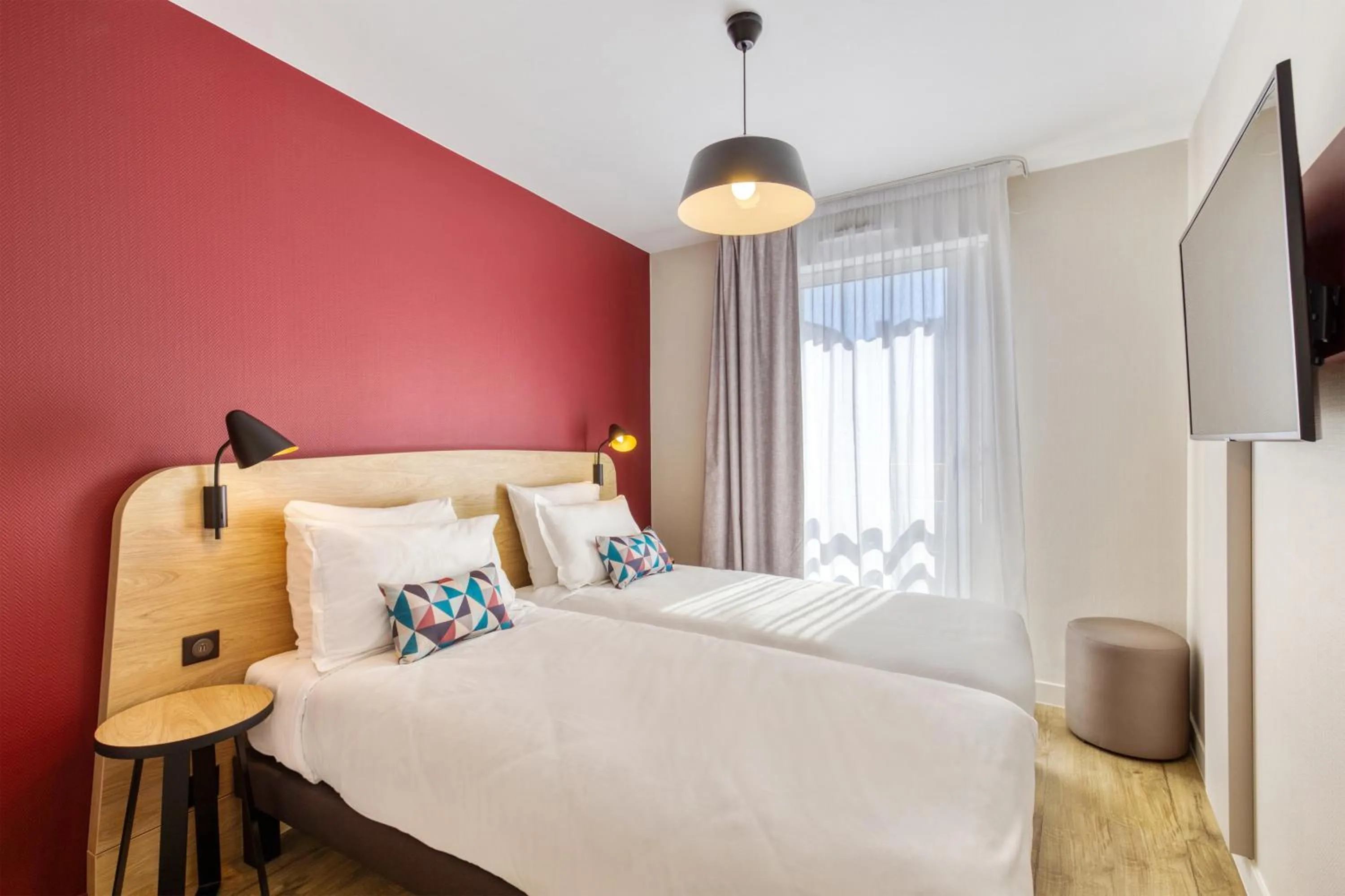 Bed in Appart'City Confort Paris Clichy - Mairie