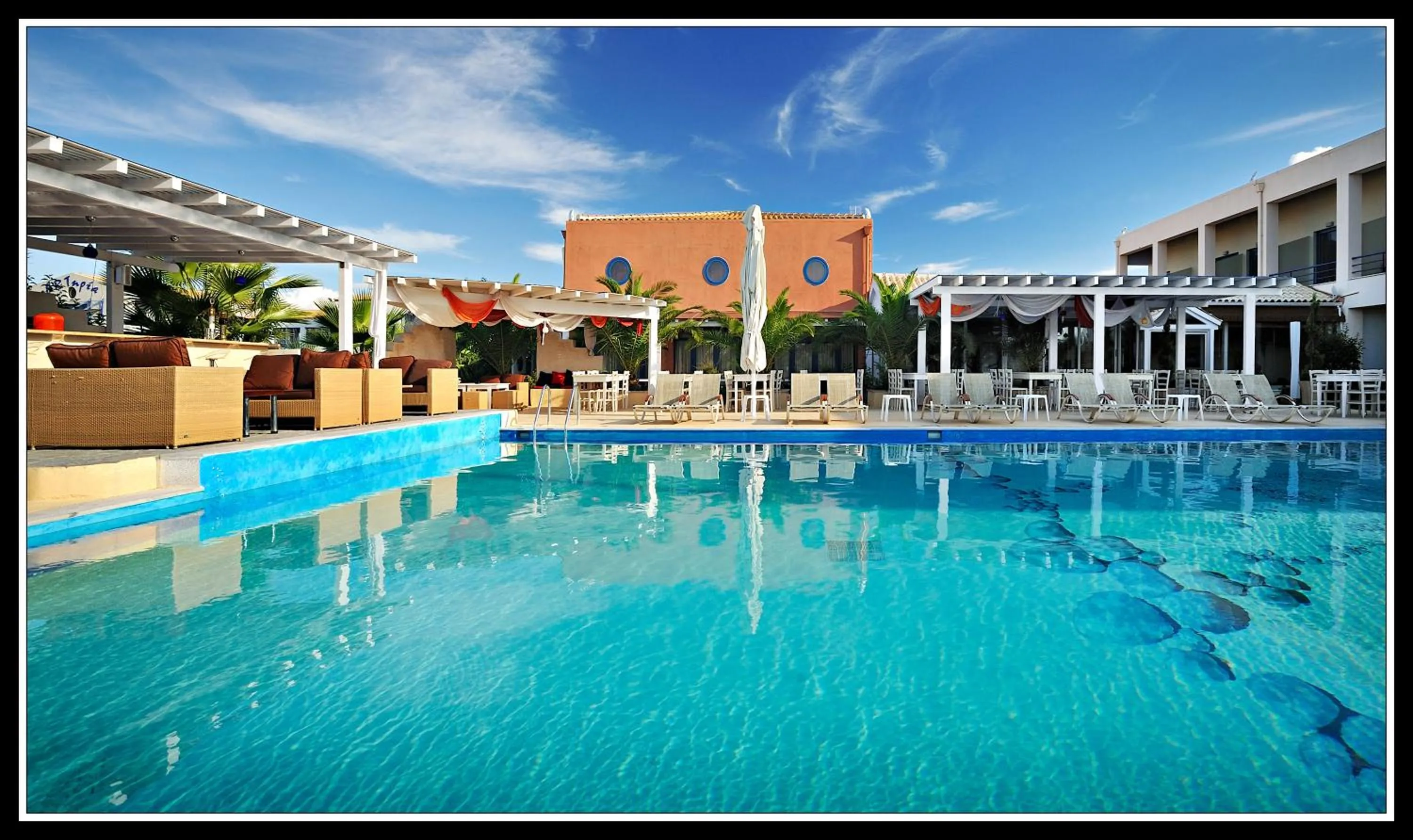 Facade/entrance in Ianos Hotel