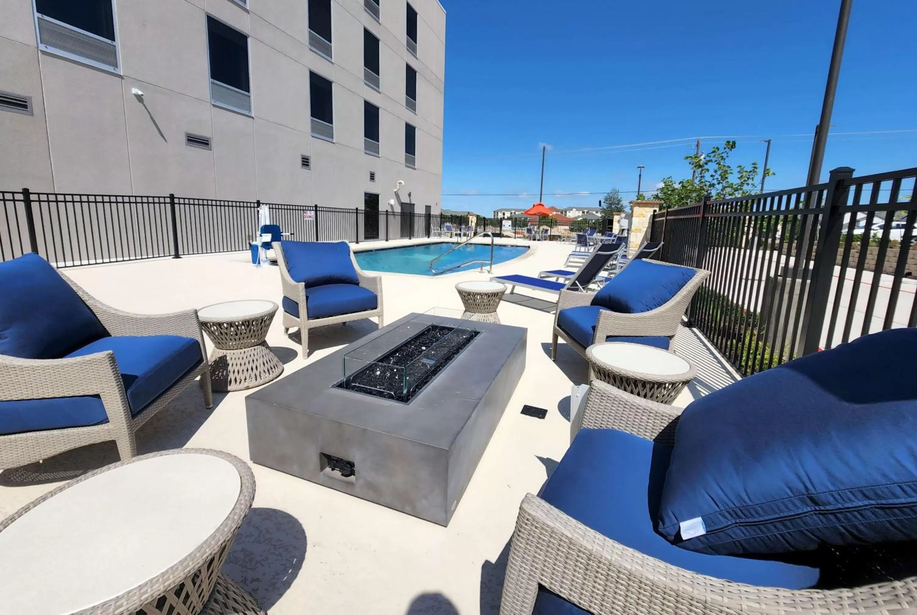 Patio in La Quinta Inn & Suites by Wyndham Pflugerville