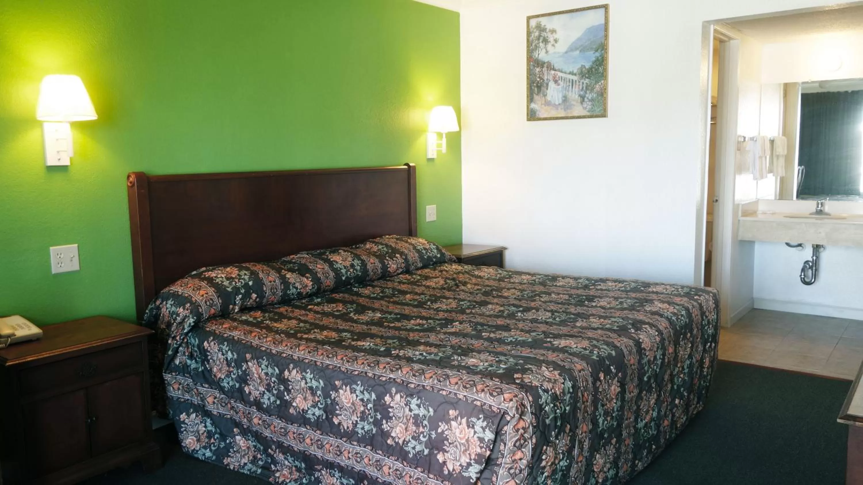 Bed in Baton Rouge West Inn