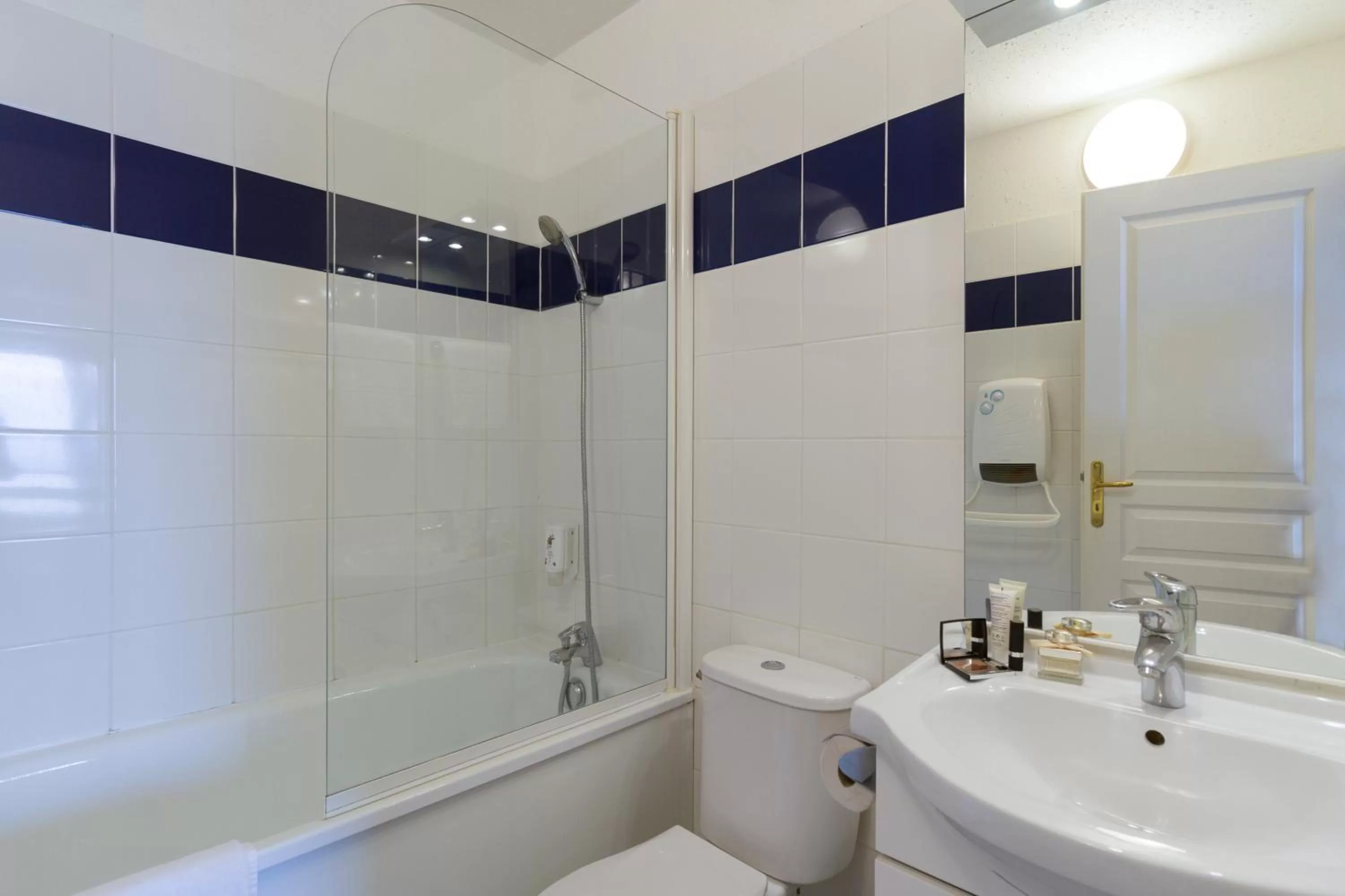 Bathroom in Garden & City Evian - Lugrin