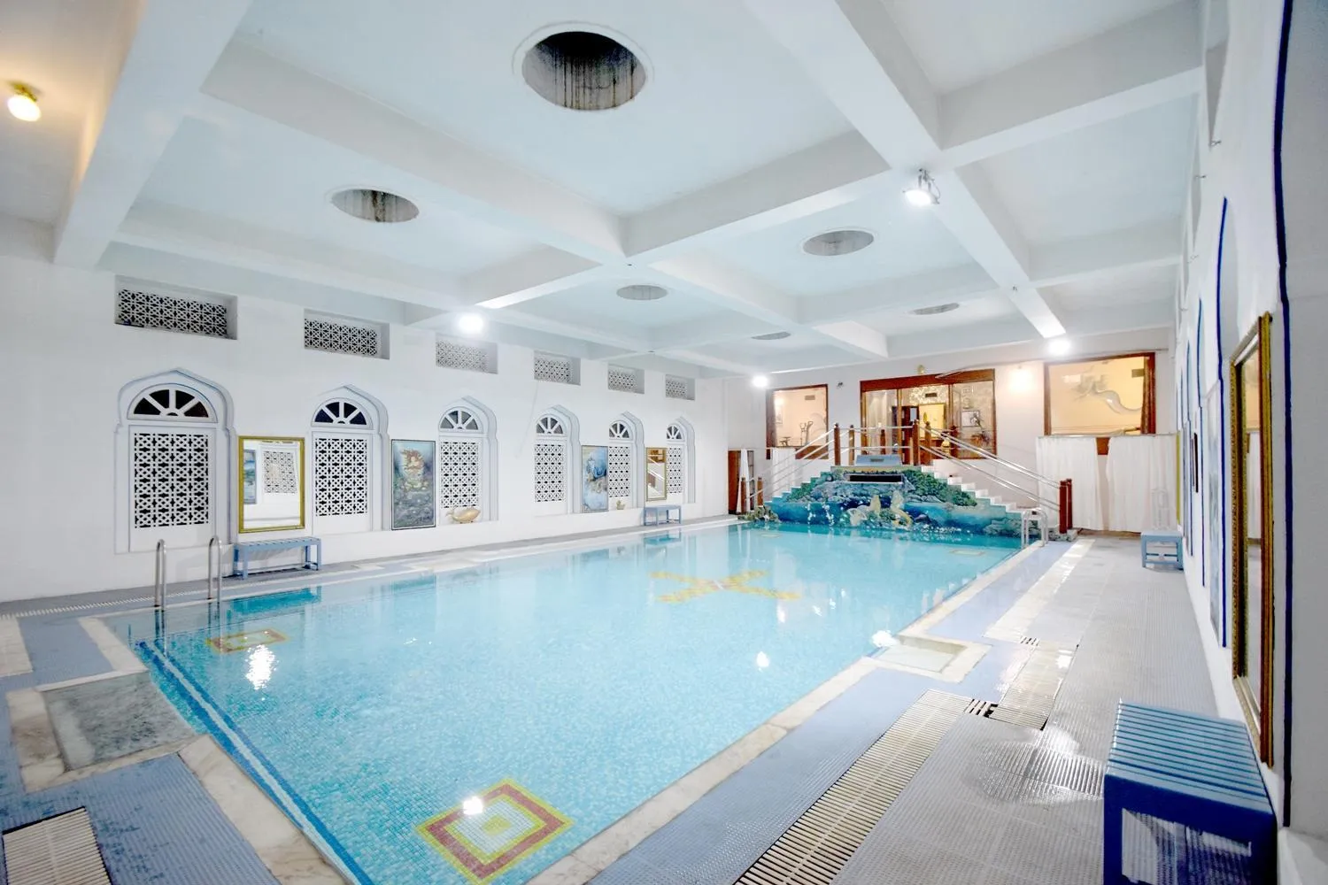 Swimming pool in Hari Mahal Palace by Pachar Group