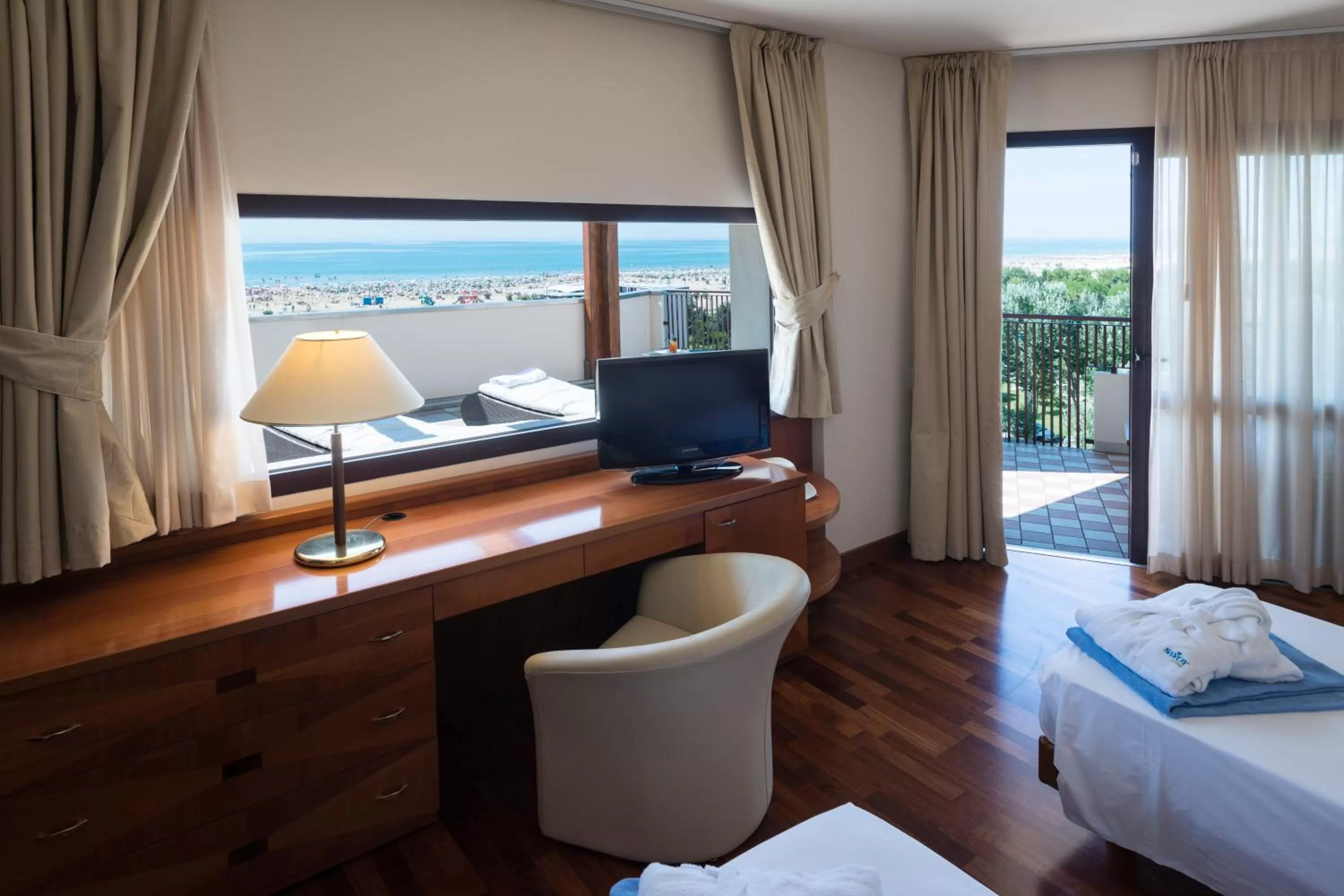 TV and multimedia, Bed in Savoy Beach Hotel & Thermal Spa