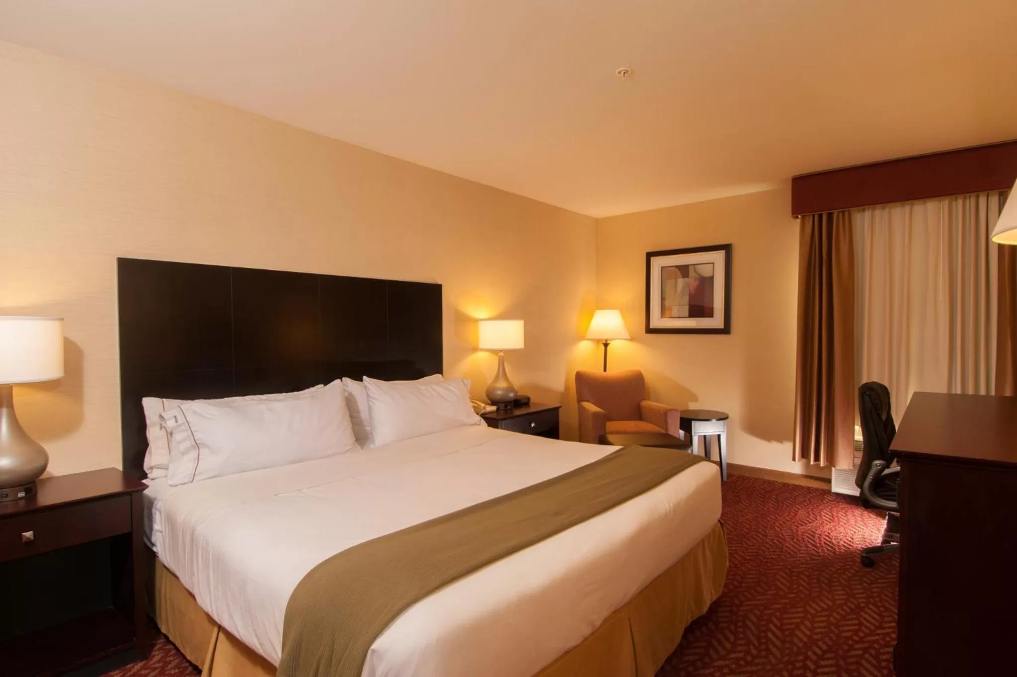 Bedroom, Bed in Holiday Inn Express Vernon-Manchester by IHG