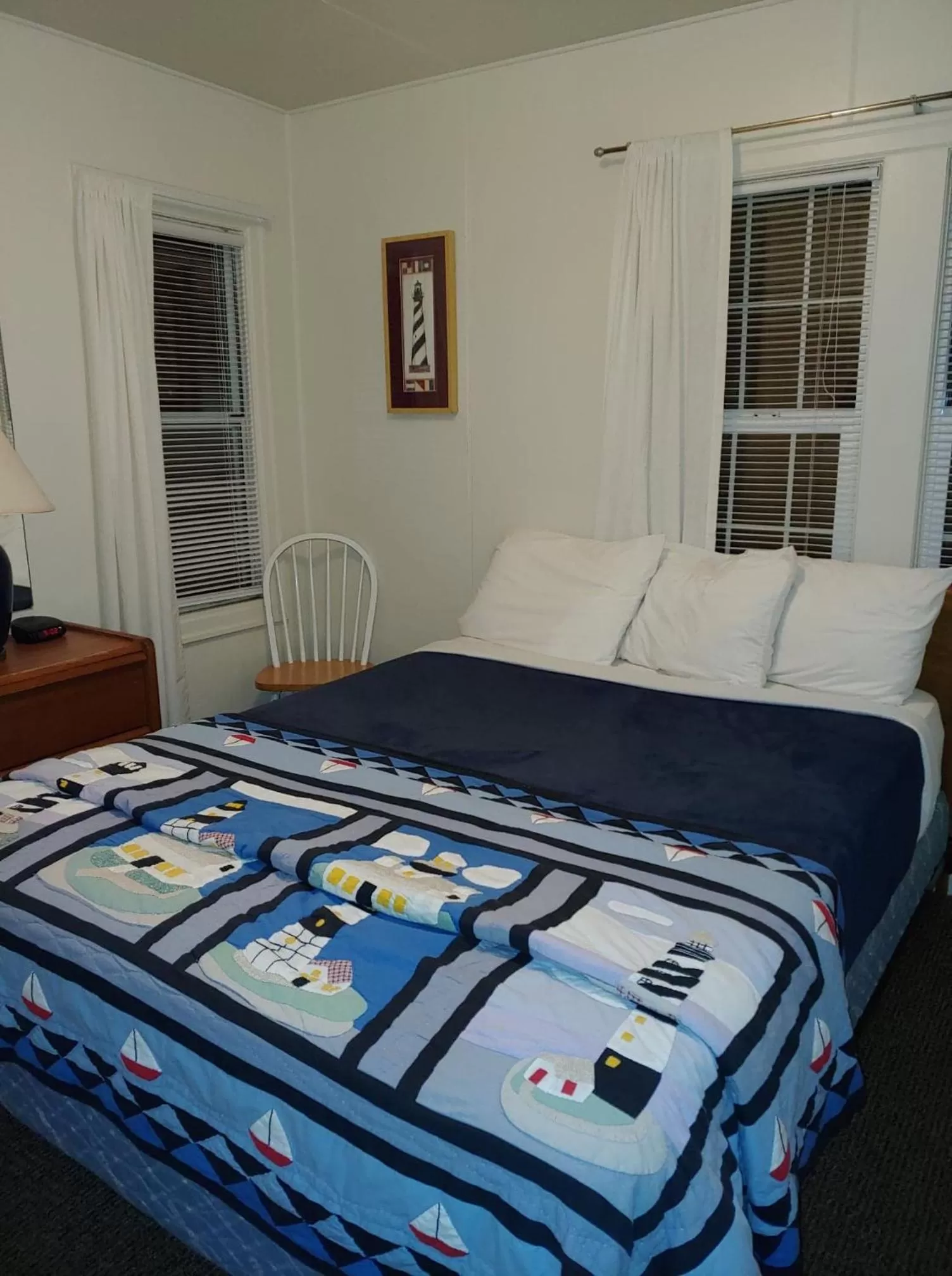 Bedroom, Bed in Hillcrest Inn