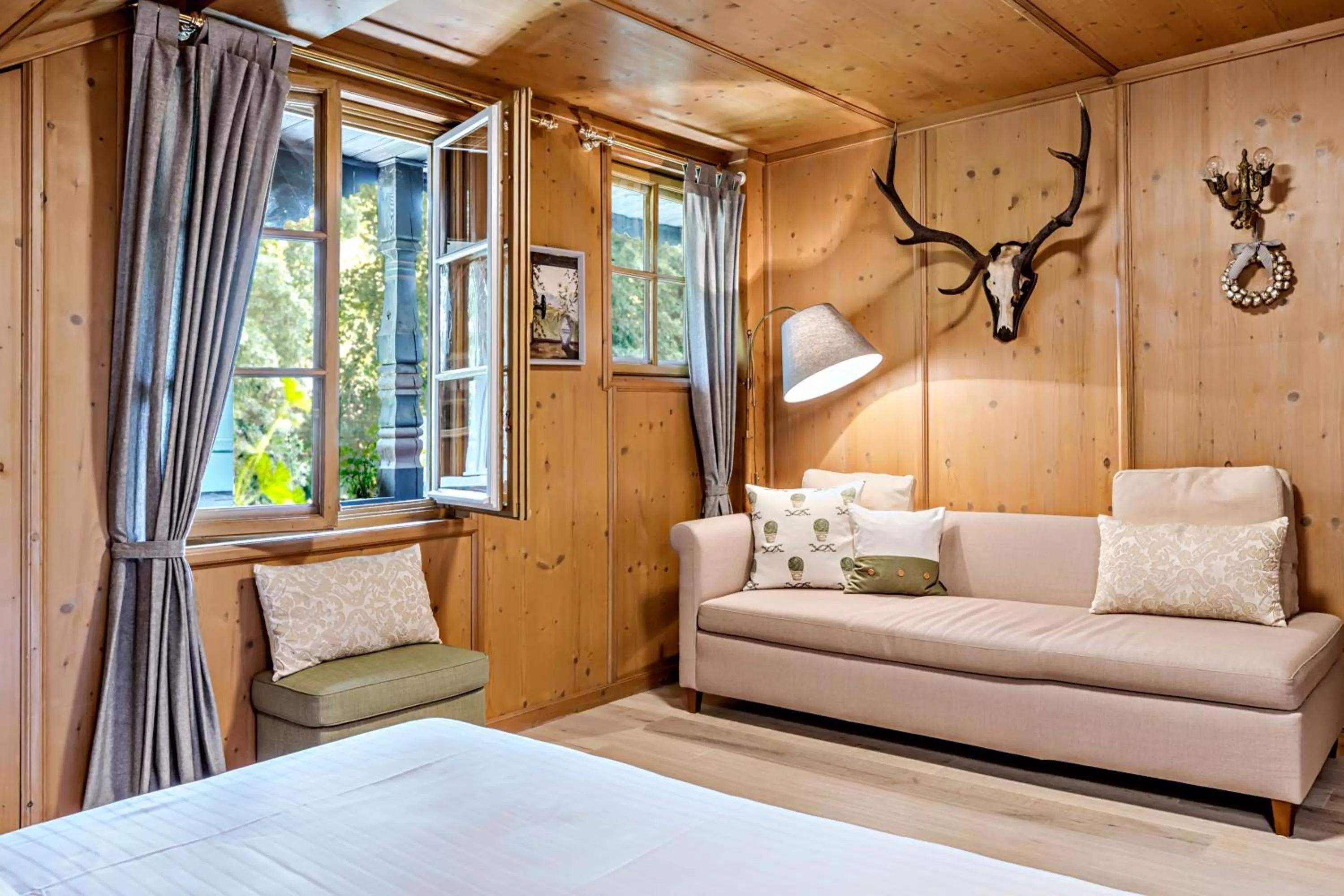 Seating area, Bed in Villa Zollhaus Bed & Breakfast