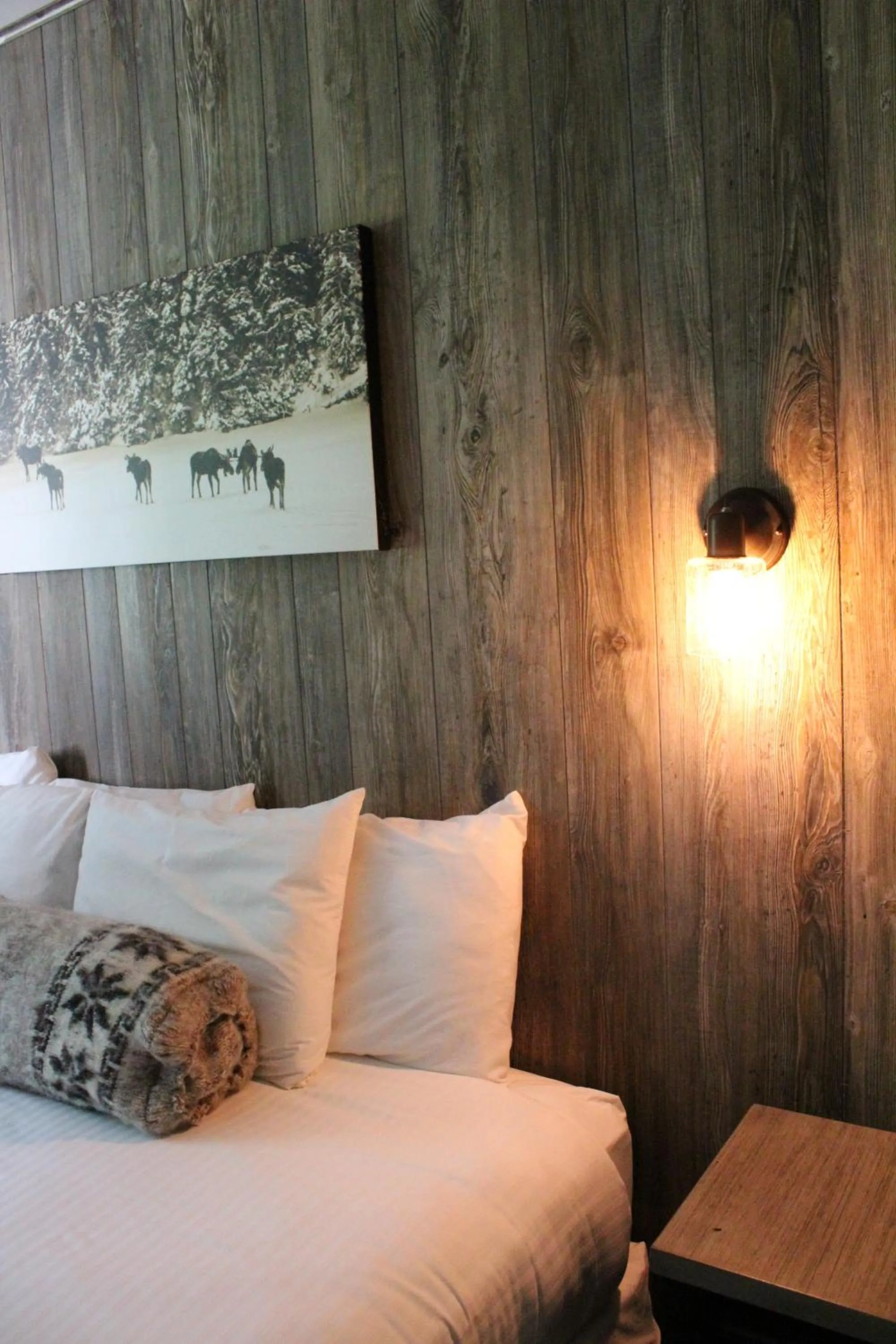 Bed in Mountain Inn at Lutsen