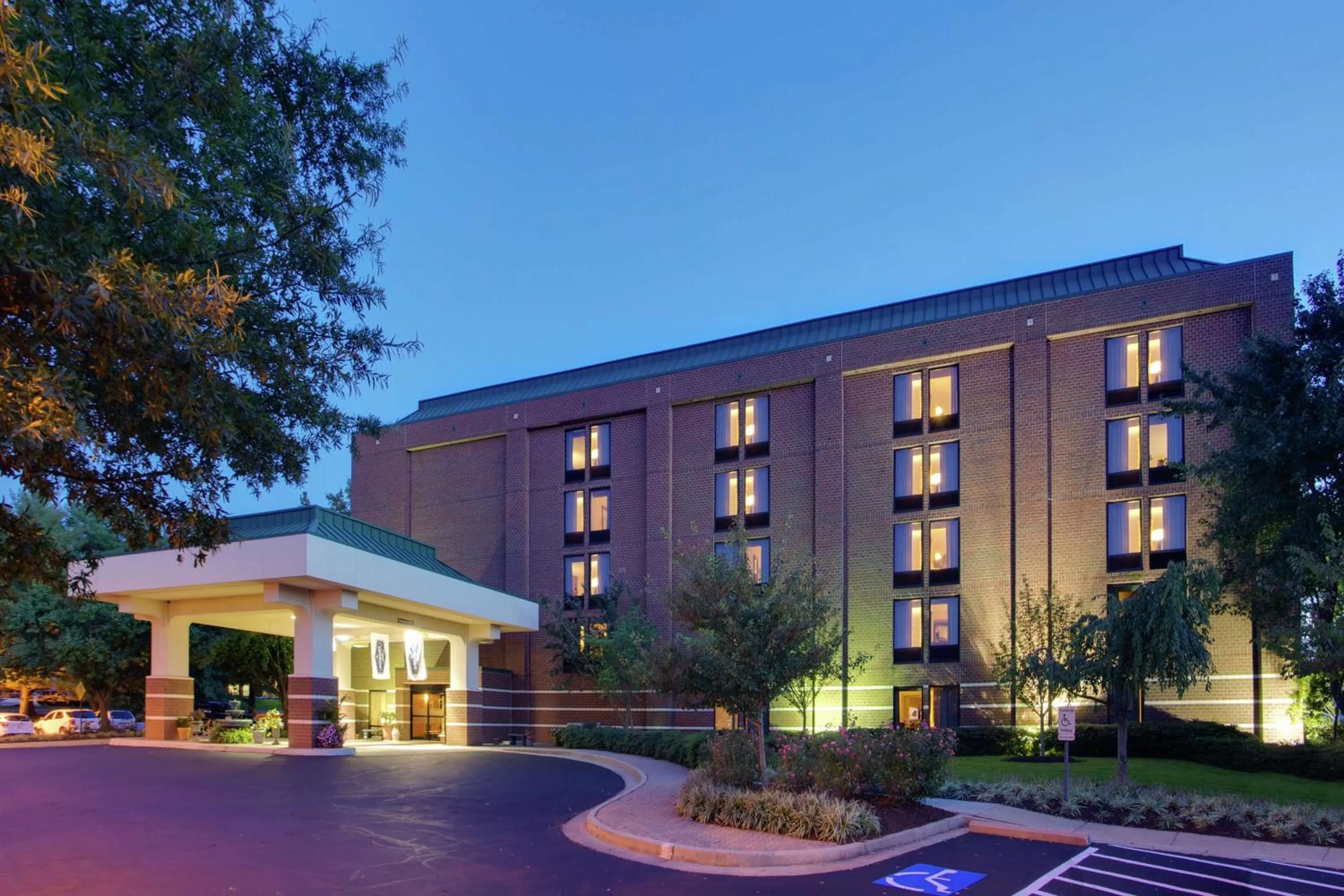 Property building in Hampton Inn Richmond-West Innsbrook