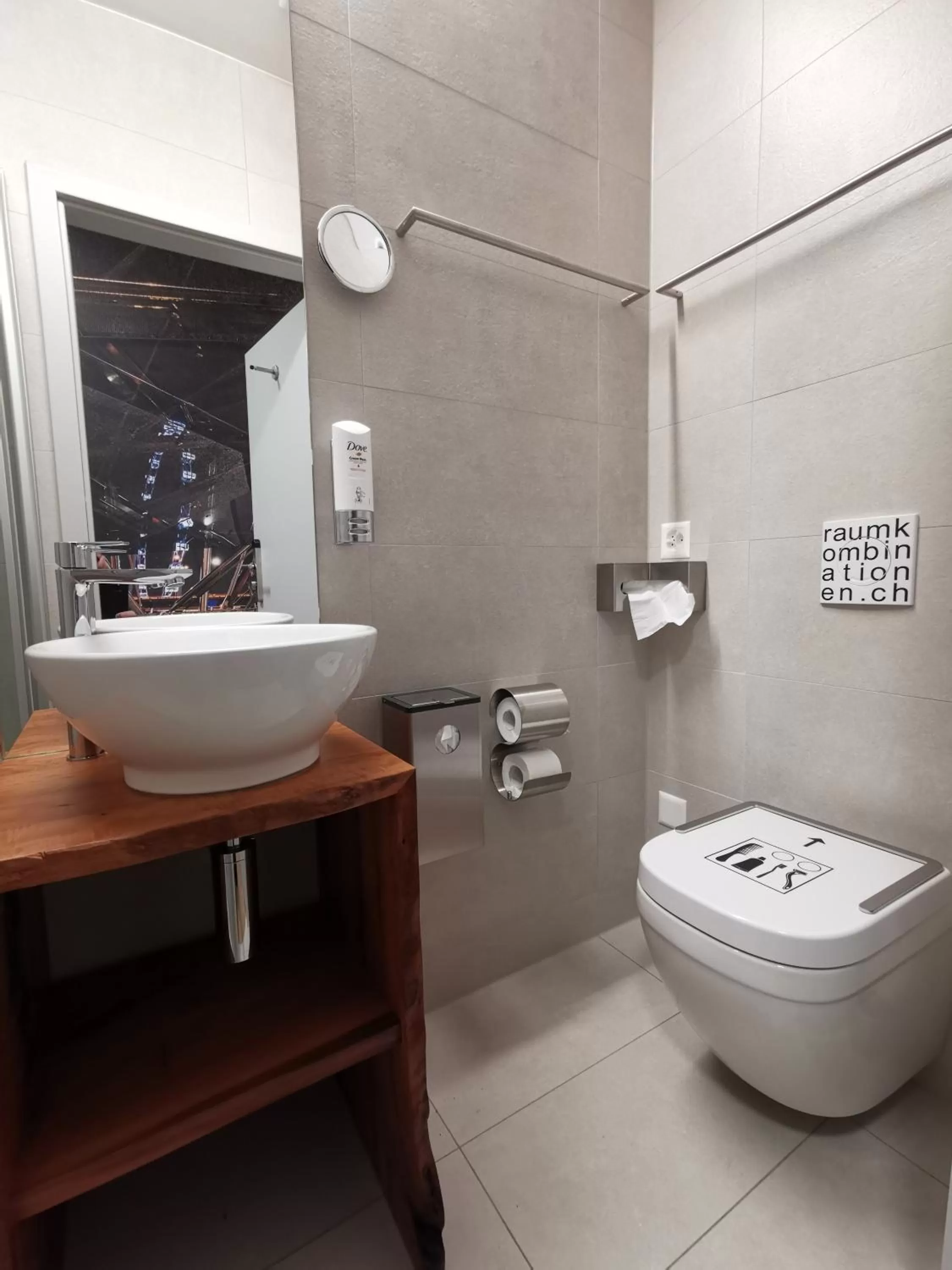 Toilet in Boutique Hotel BS16 before Bern City Parking gratis