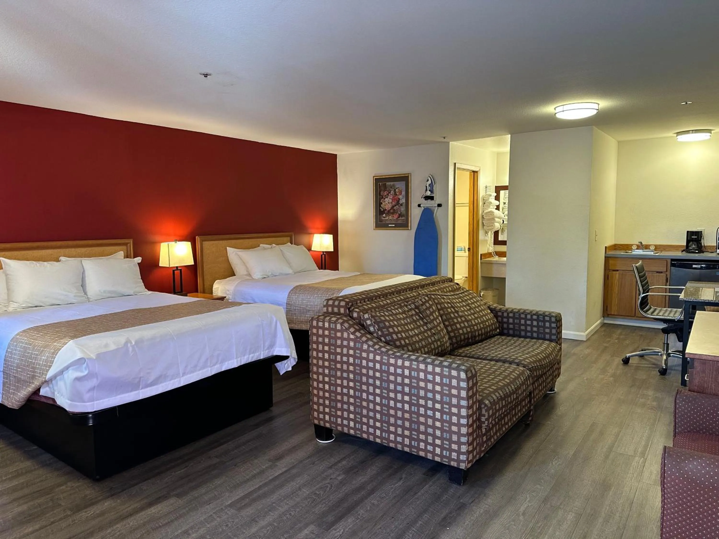 Bedroom, Bed in Econo Lodge Edmonds North Seattle