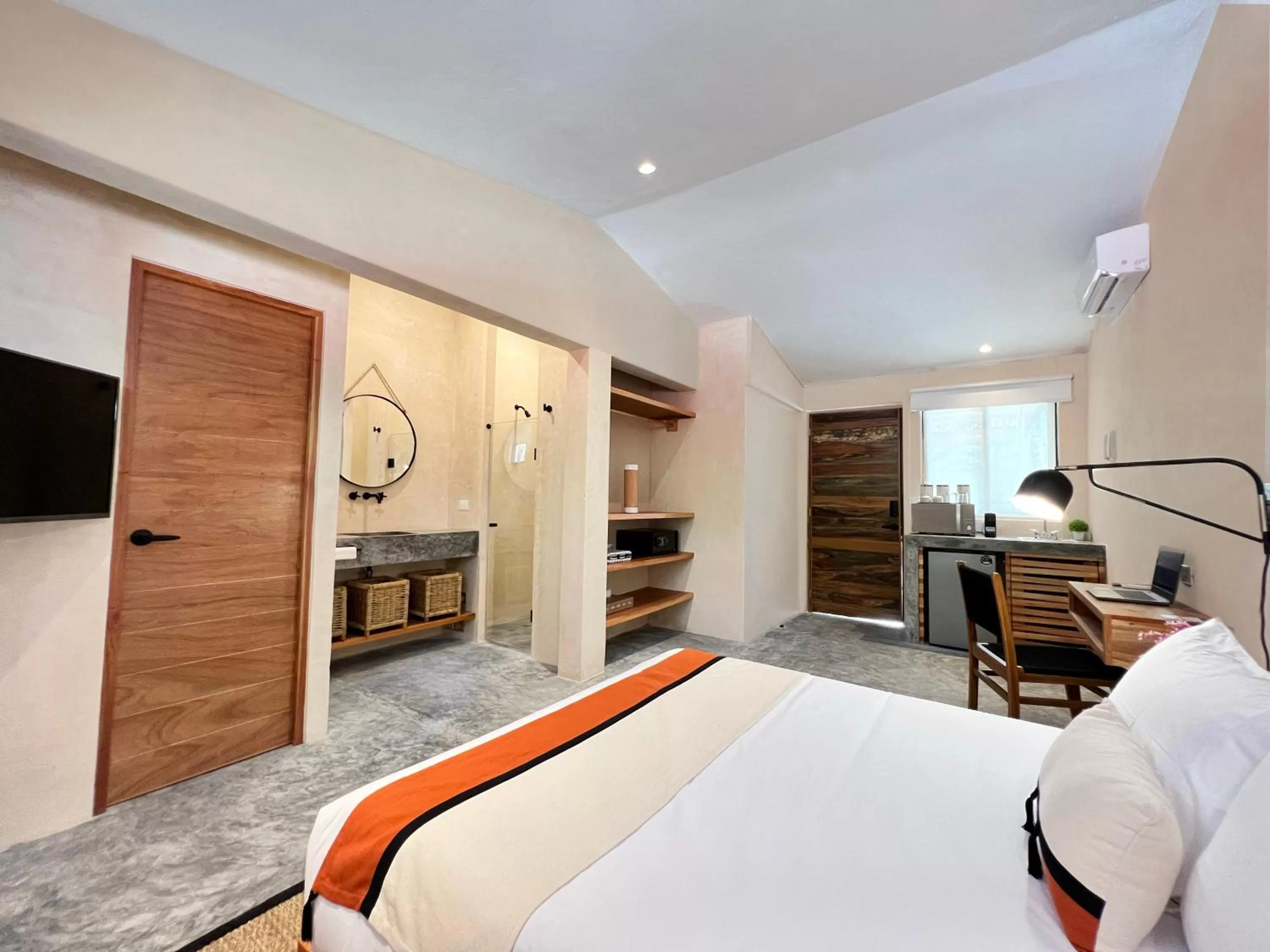 Photo of the whole room, Bed in Hotel Aalada Playa del Carmen