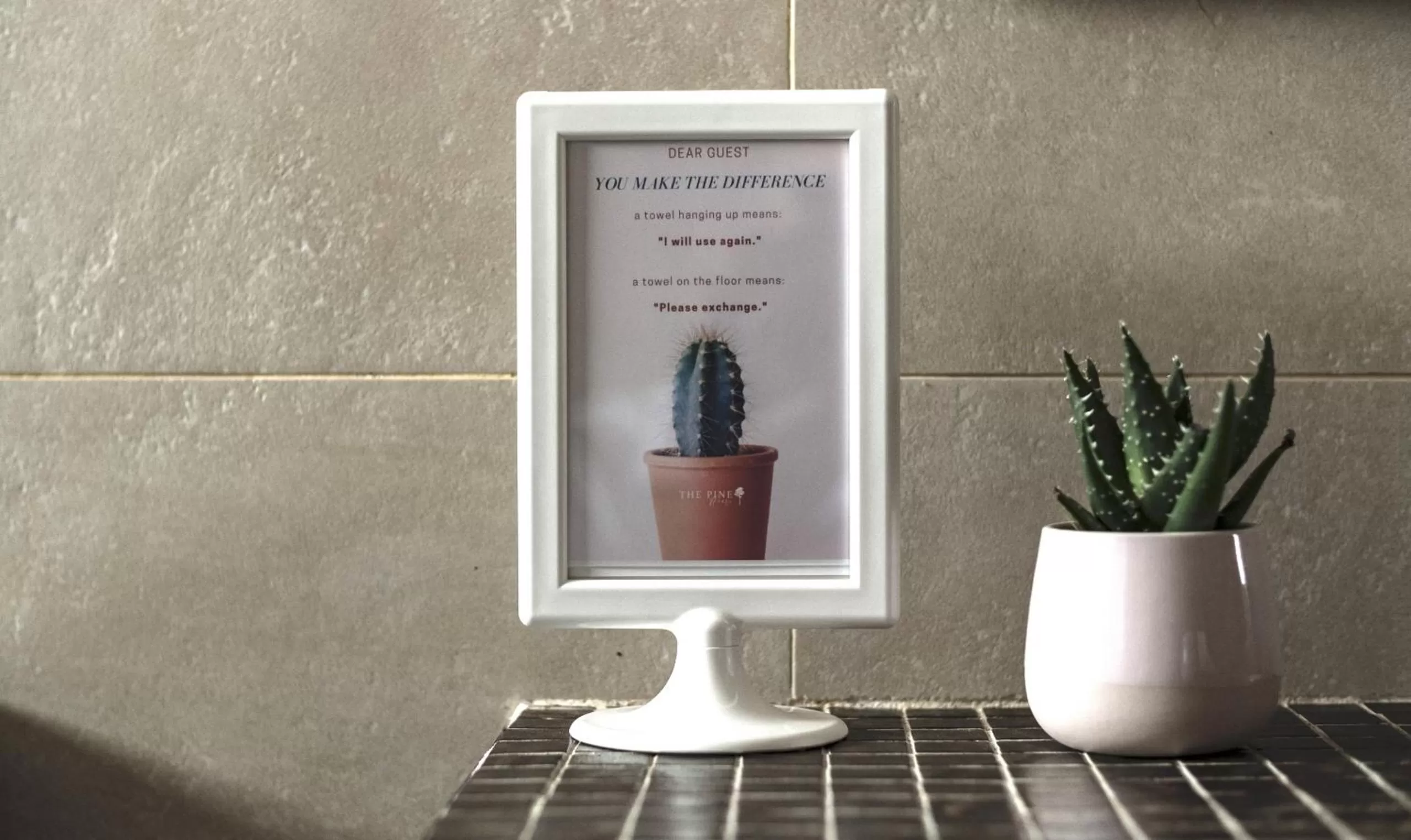 Bathroom in Pine House - Faro Airport, Beach and City Center