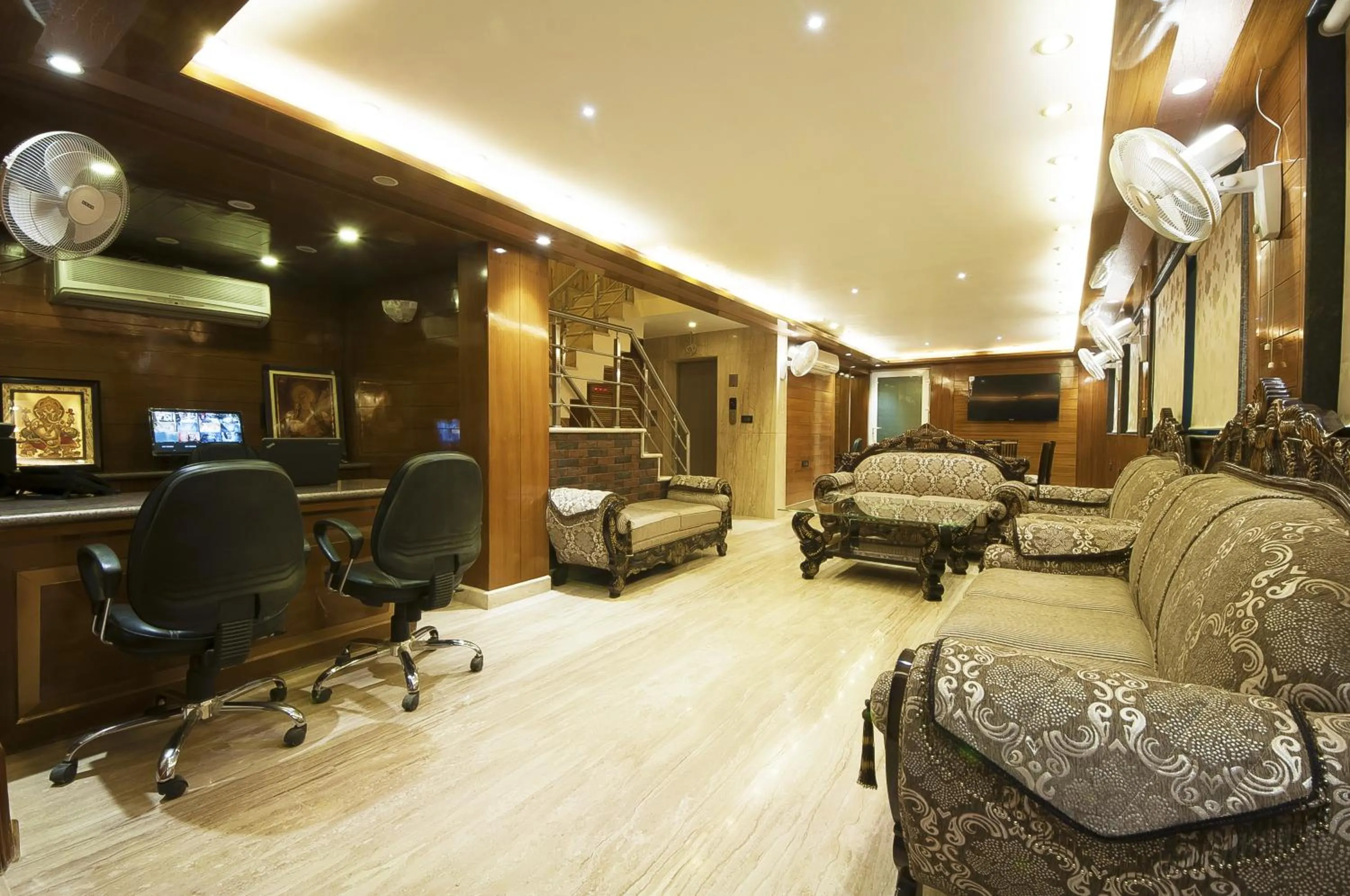 Business facilities in Wood Castle Grand