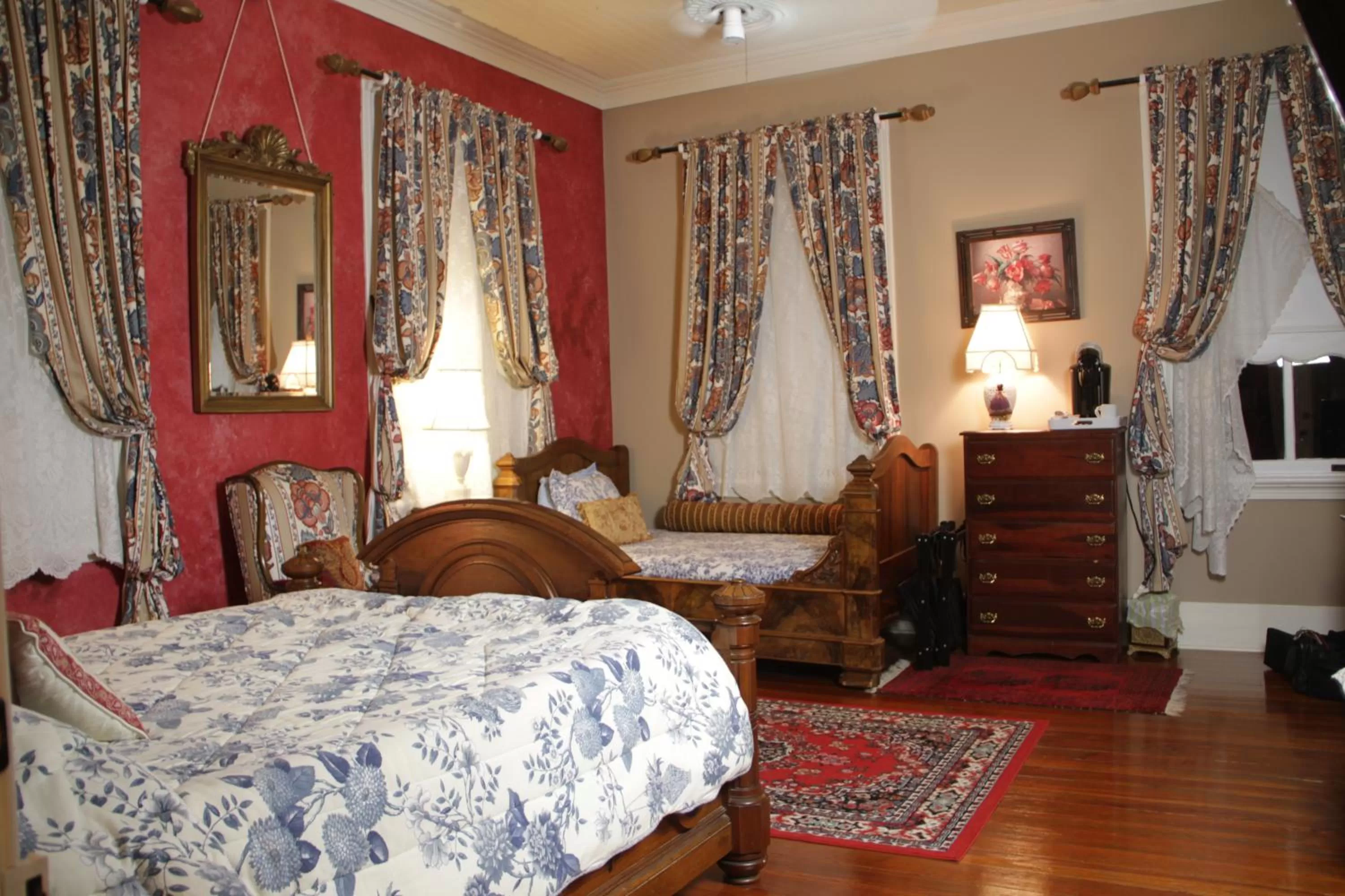 Bed in Flowertown Bed and Breakfast