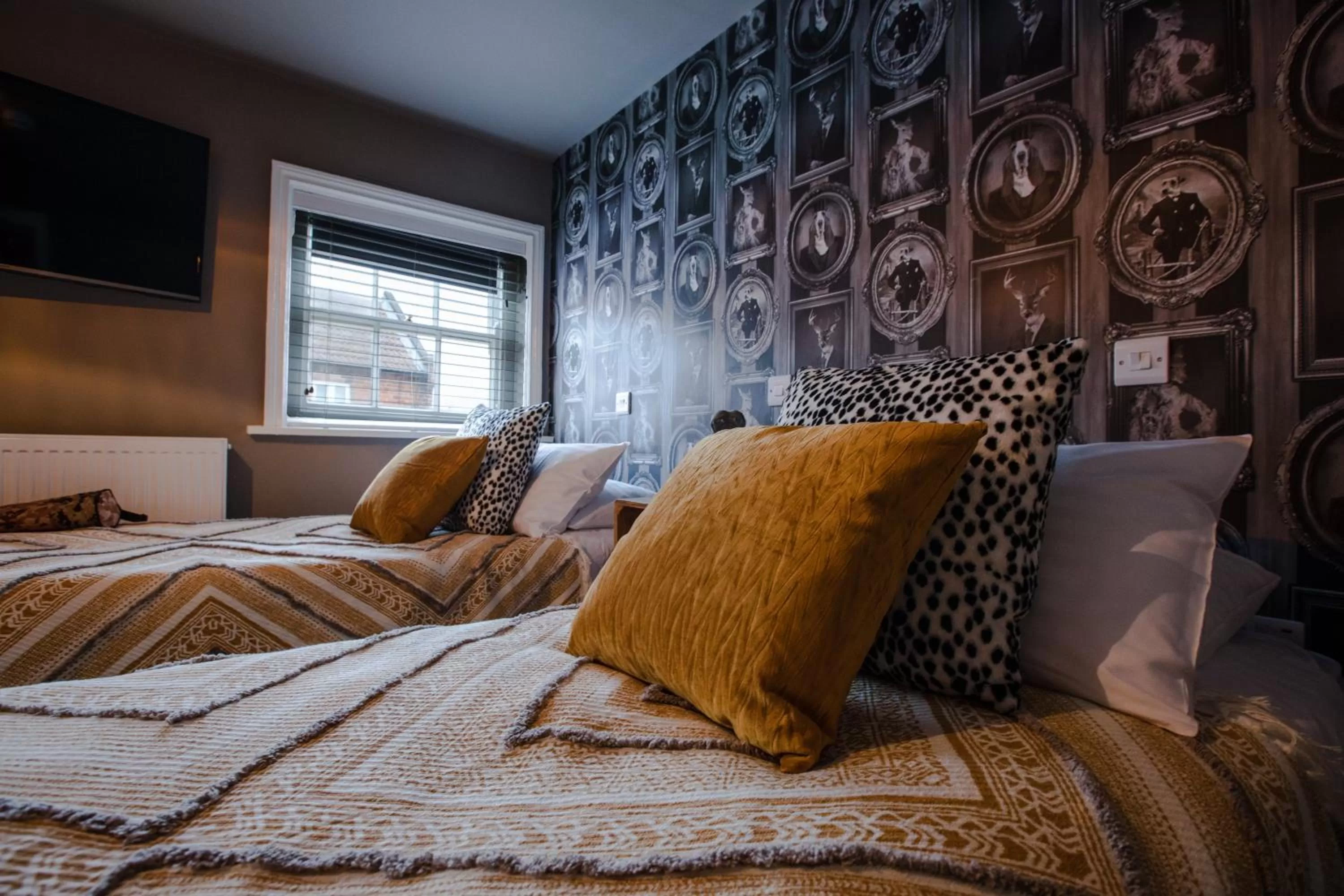 Bed in The Wheatsheaf Pub, Kitchen & Rooms