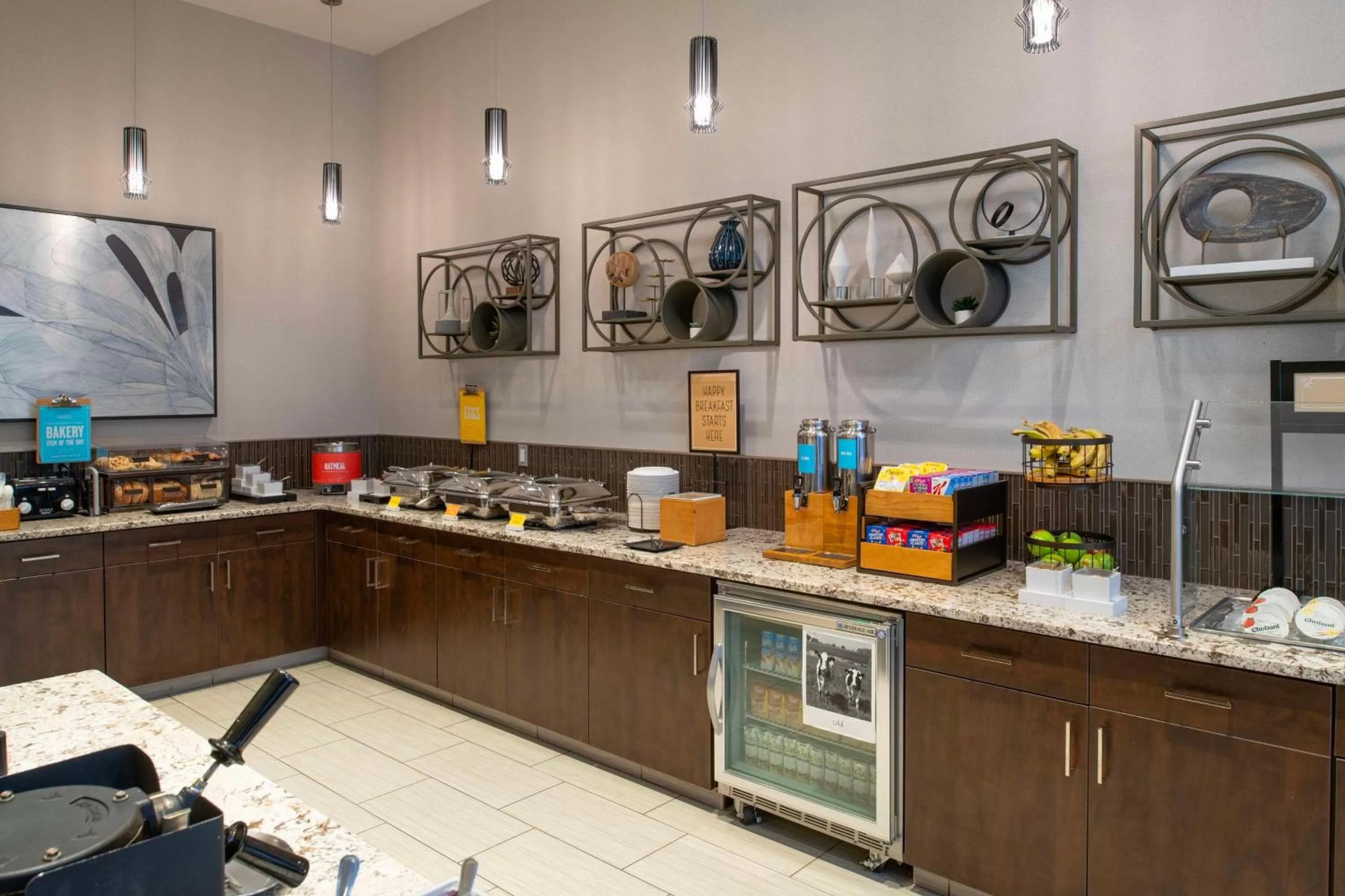 Breakfast in Hampton Inn & Suites Portsmouth Downtown