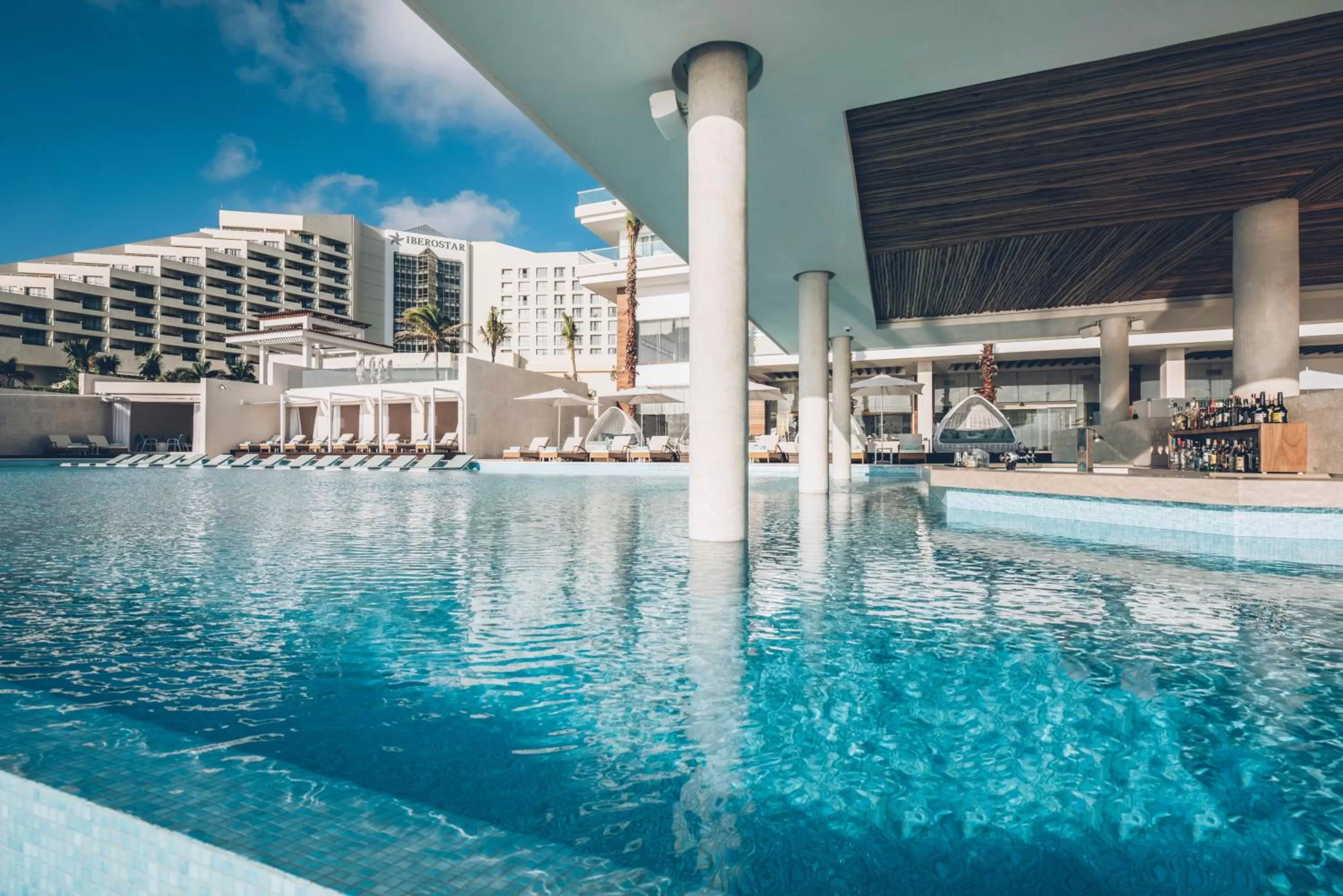 Swimming pool in Coral Level at Iberostar Selection Cancun