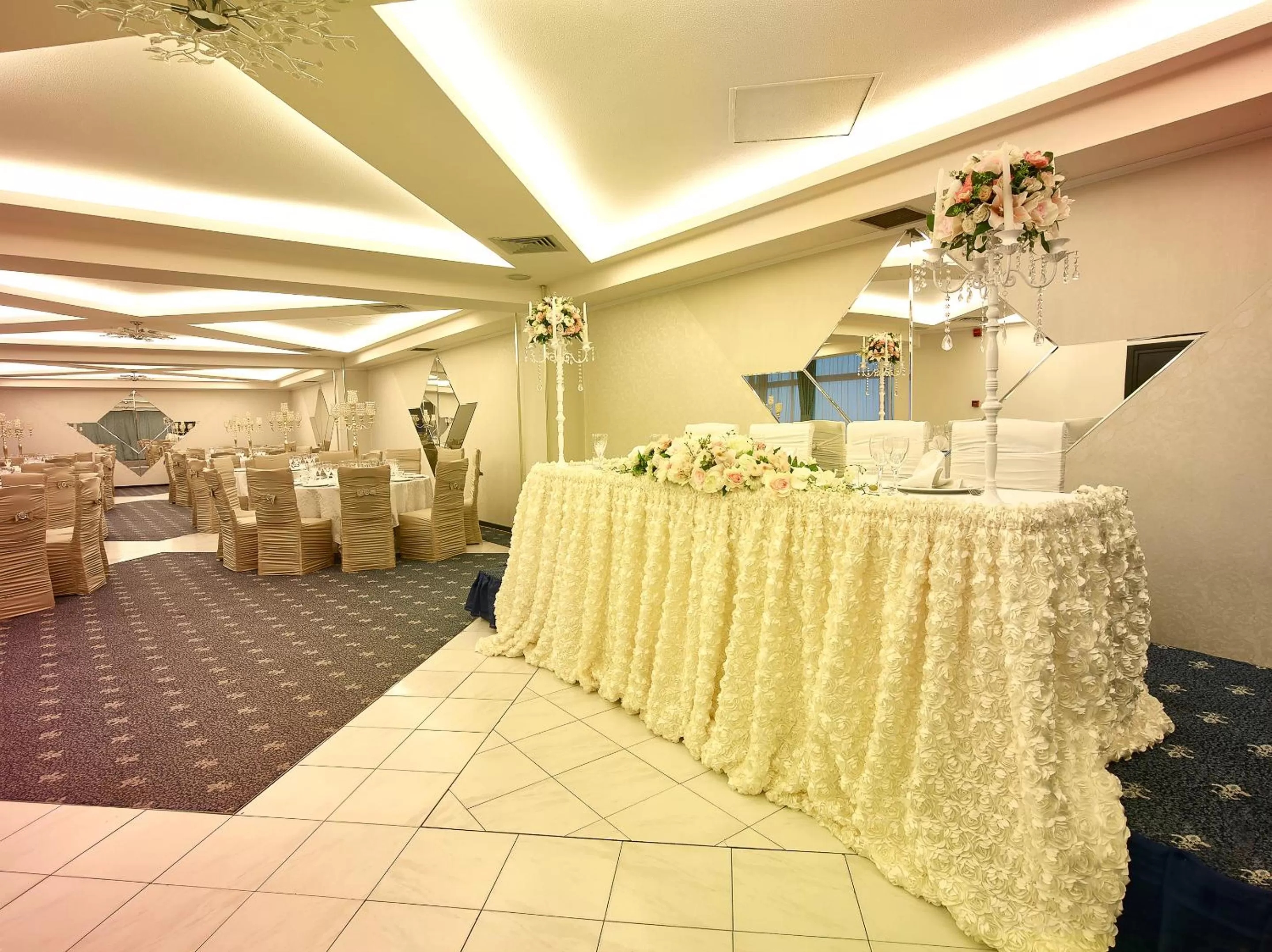 Entertainment in Continental Forum Oradea