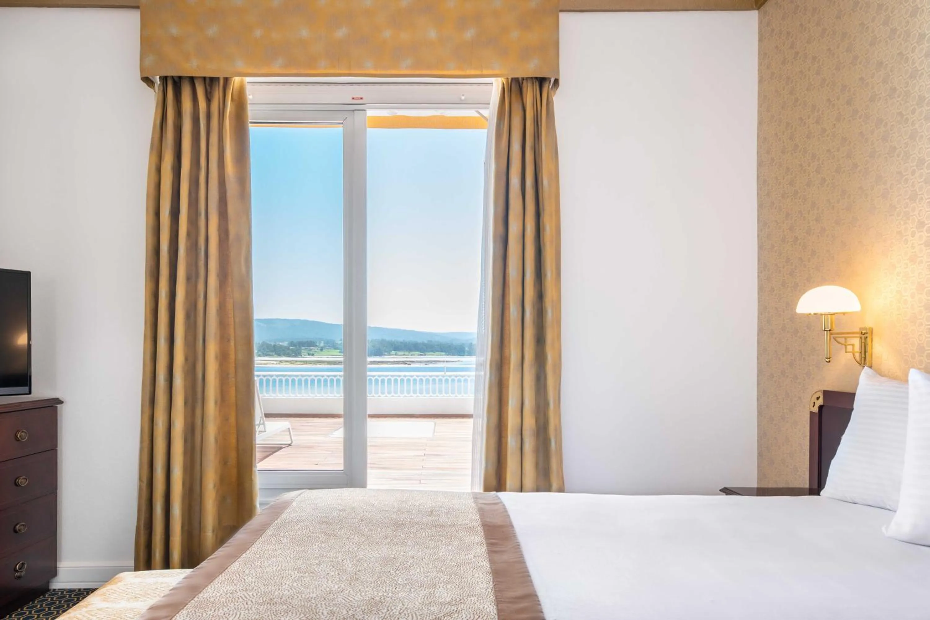 Bedroom, Bed in Eurostars Gran Hotel La Toja