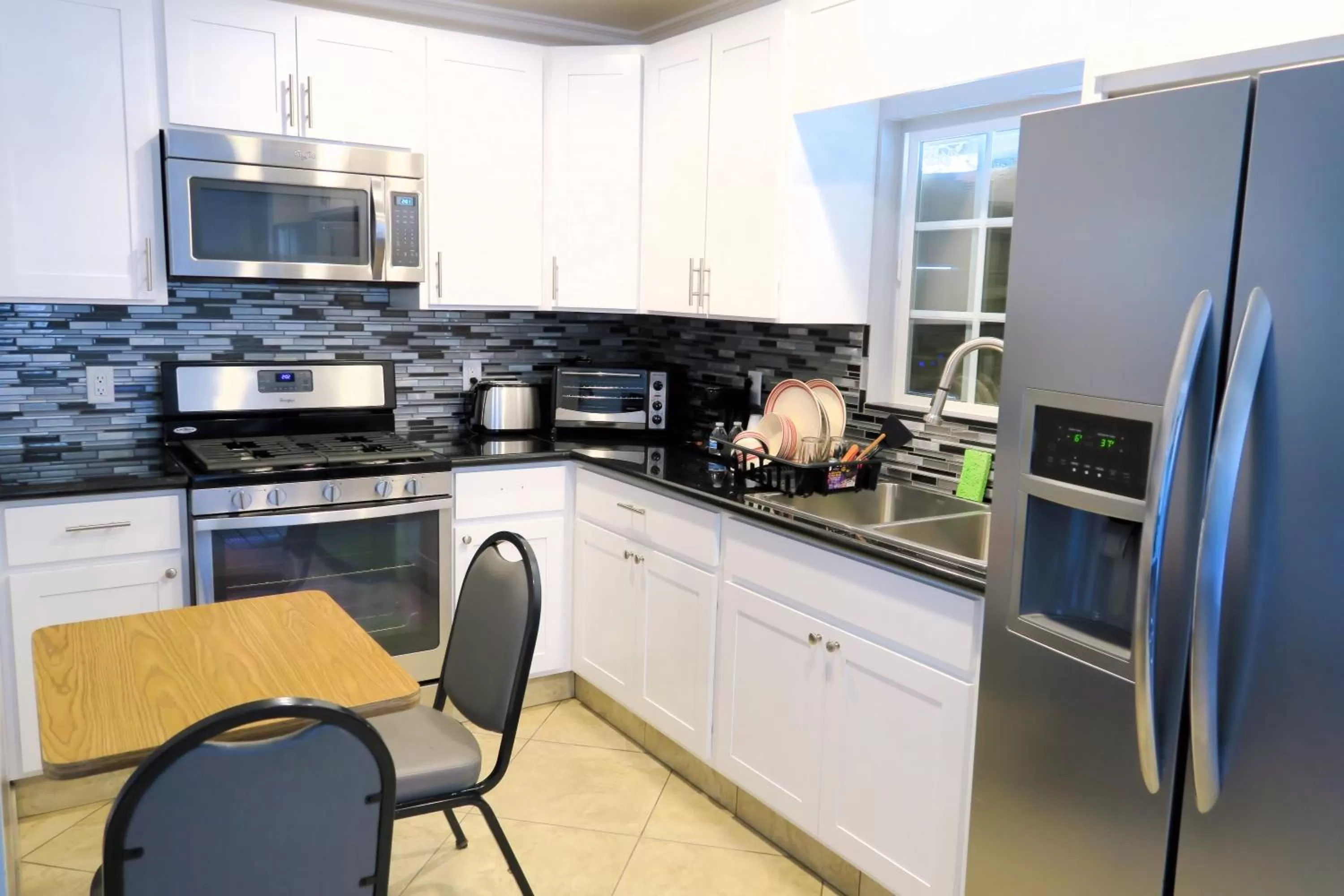 Kitchen or kitchenette in Viking Motel-Ventura